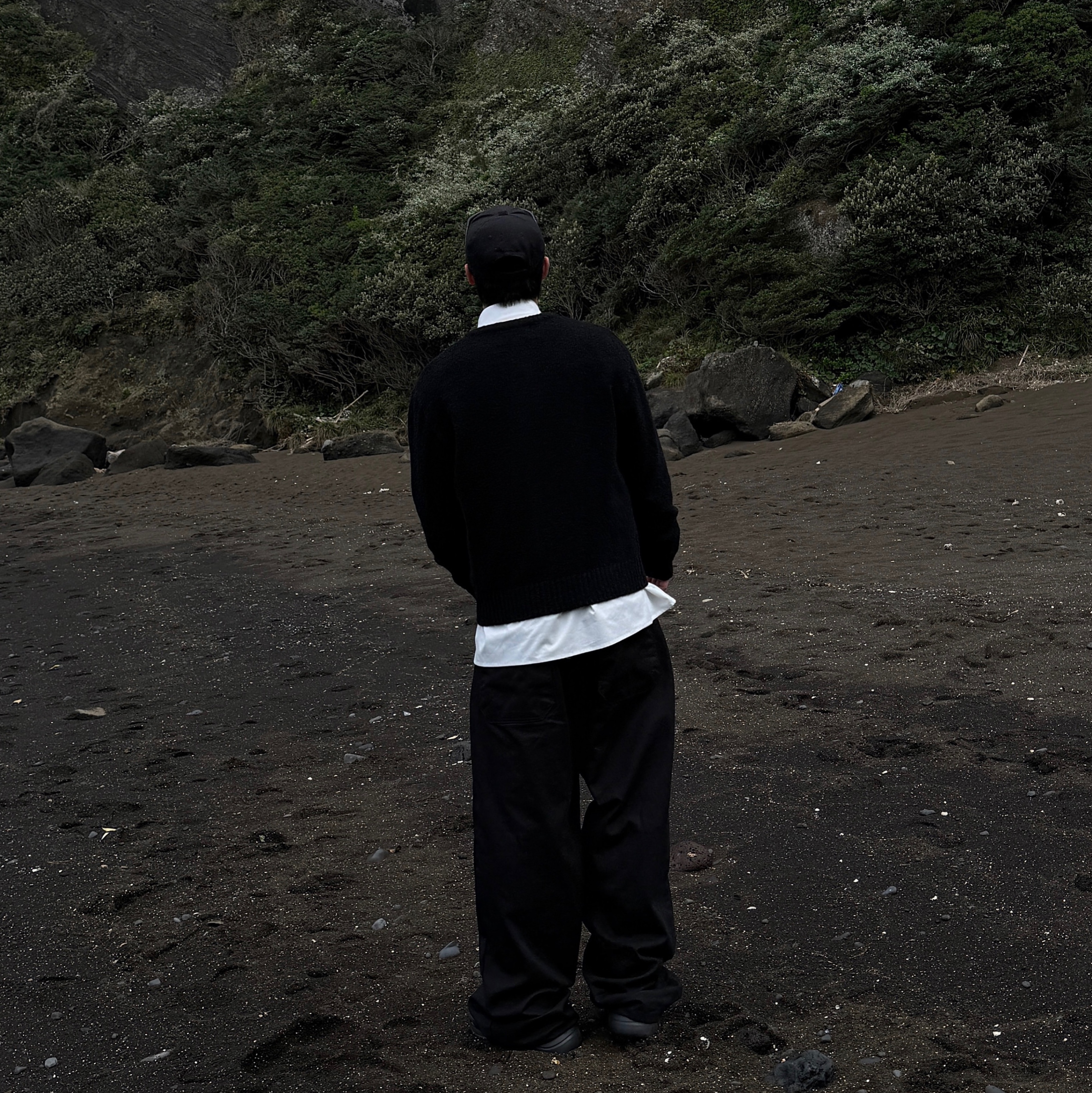 Tonywack Baby Alpaca Brushed Crew-Neck Cardigan Black, (W) Balenciaga x Crocs Mule Black 착용 스타일 - 2