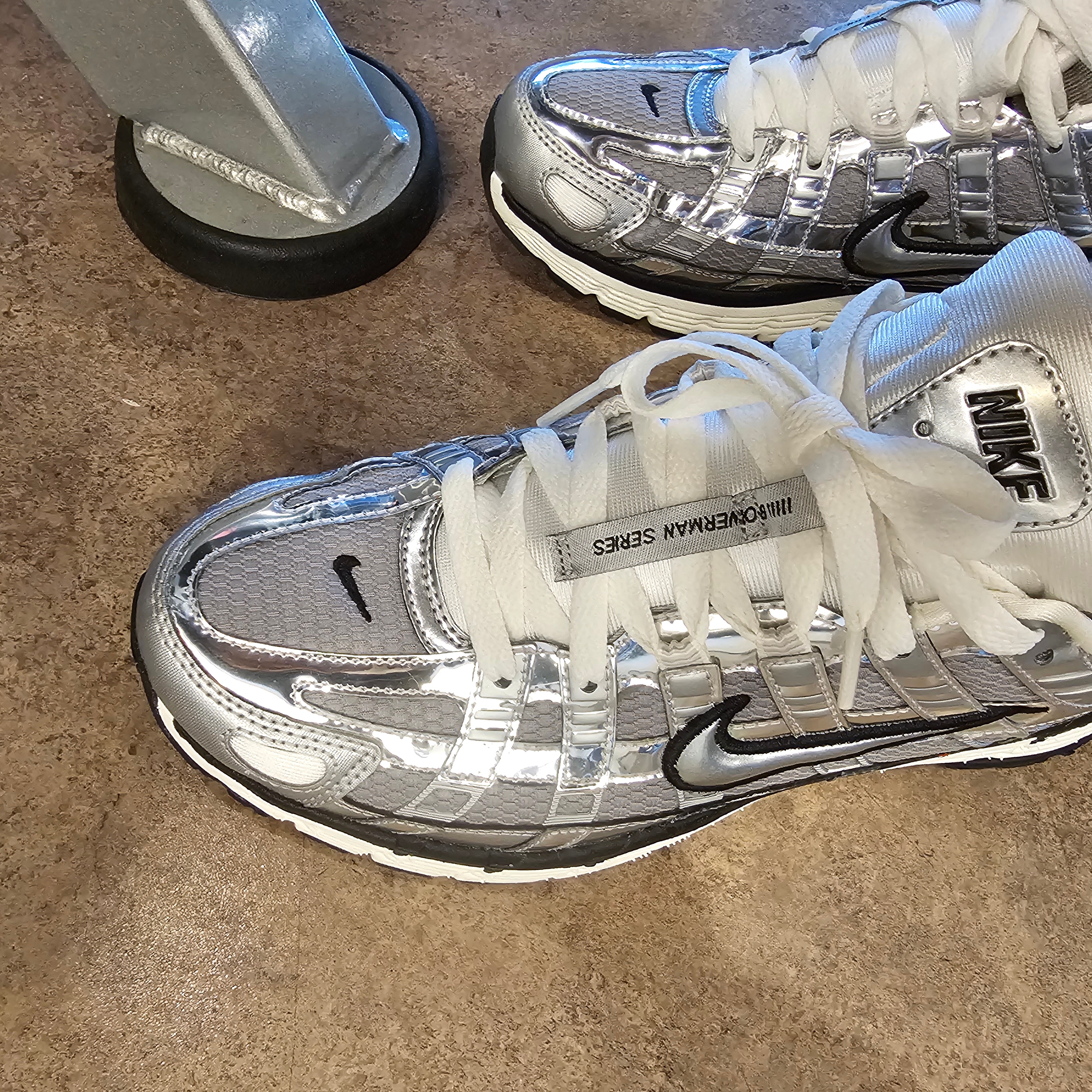 Nike P-6000 Metallic Silver 착용 스타일