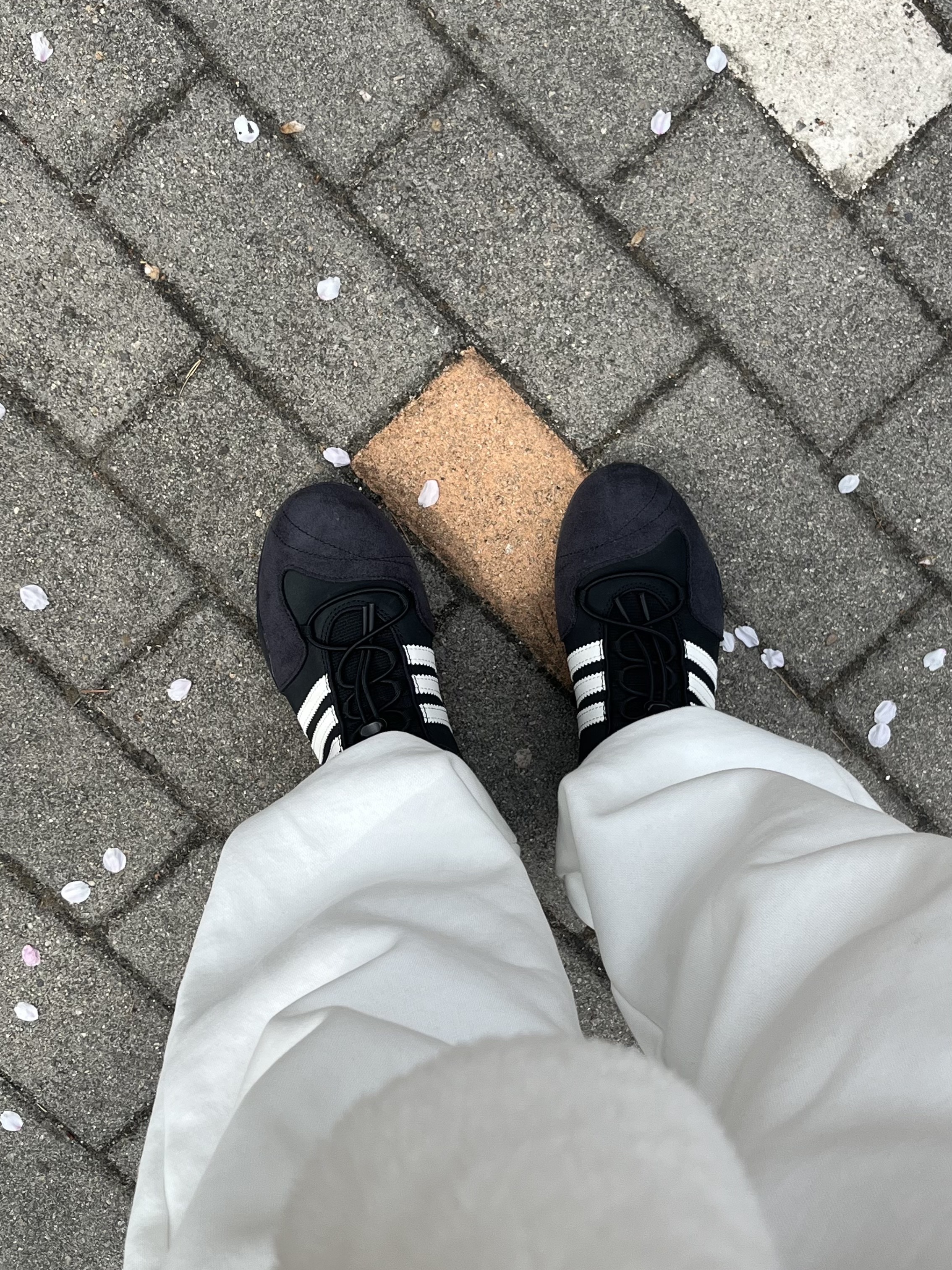 Adidas x Bad Bunny Ballerina Core Black Chalk White 착용 스타일