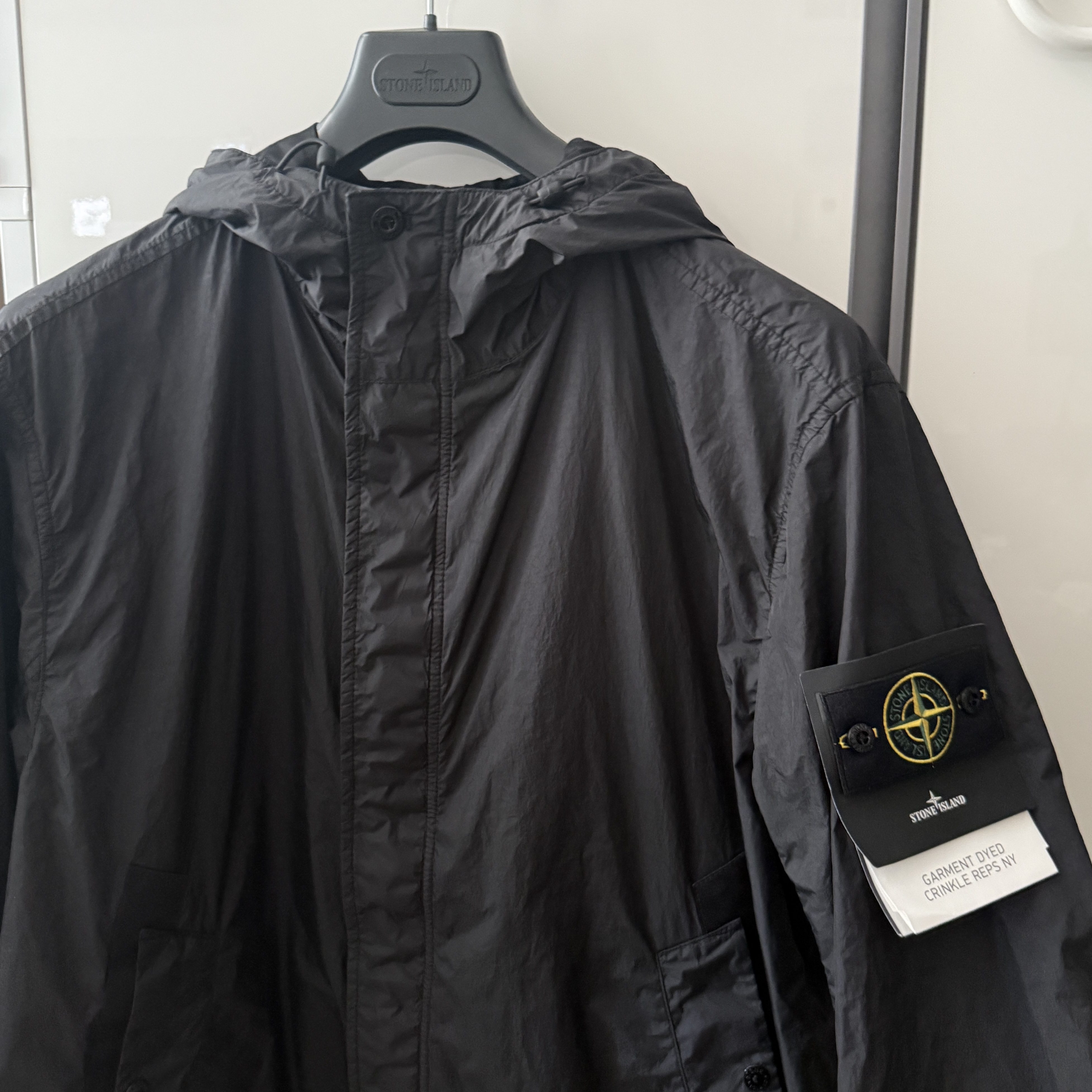 Stone Island S0A23 Crinkle Reps R-NY Wind Resistant Anti-Drop Hooded Jacket - 25SS 착용 스타일 - 1