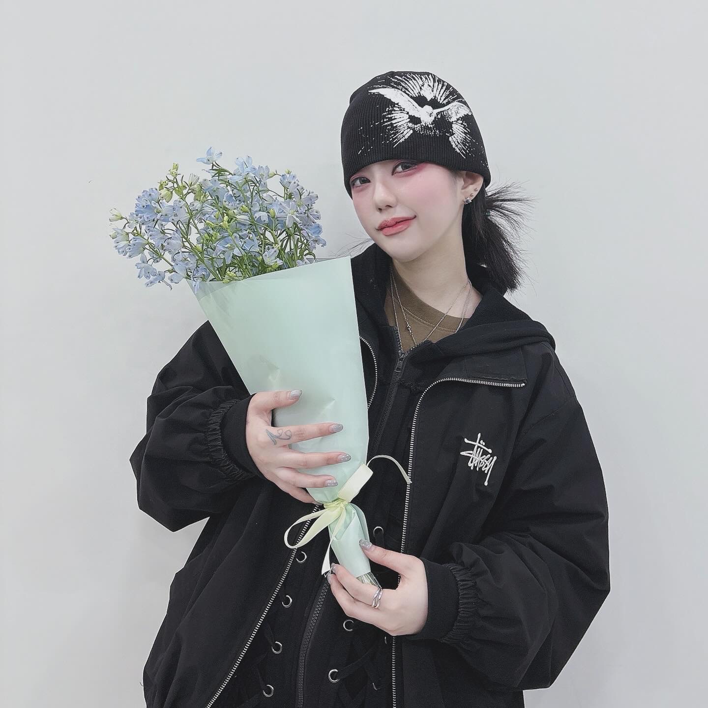 Punch Drunk Parties Dovey Dovey Silicone Print Beanie BLACK 착용 스타일 - 2