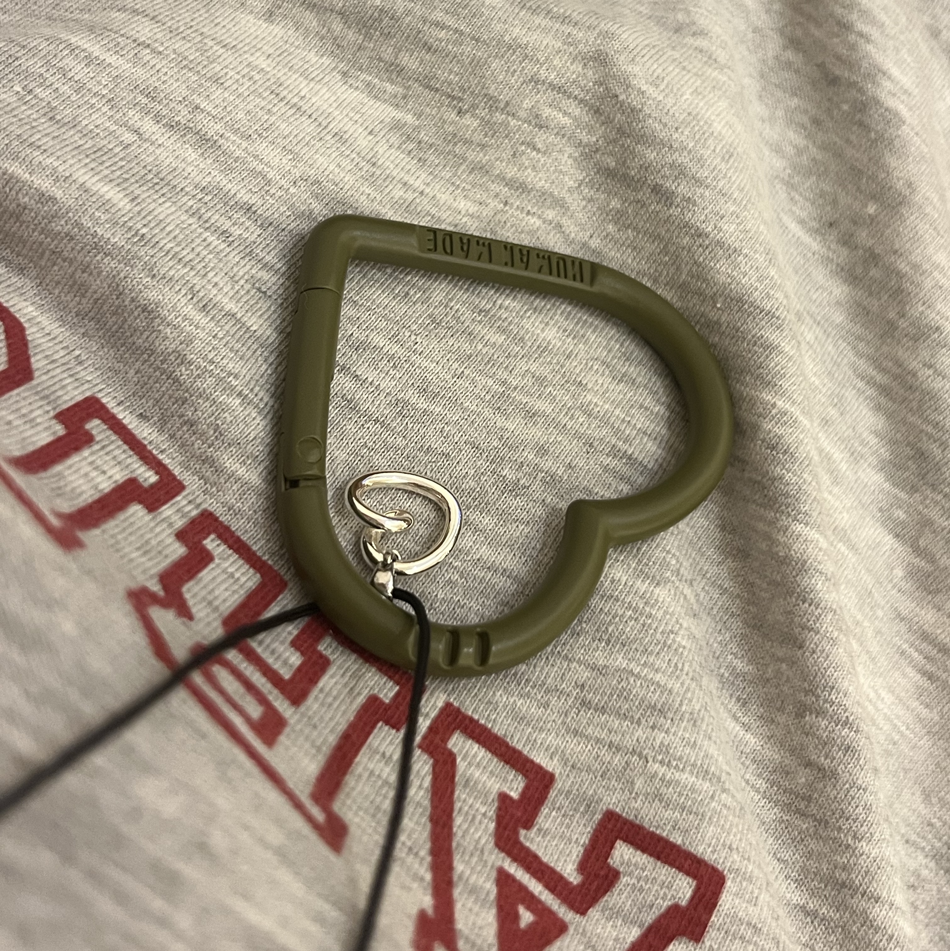 Human Made Heart Carabiner Olive Drab 착용 스타일