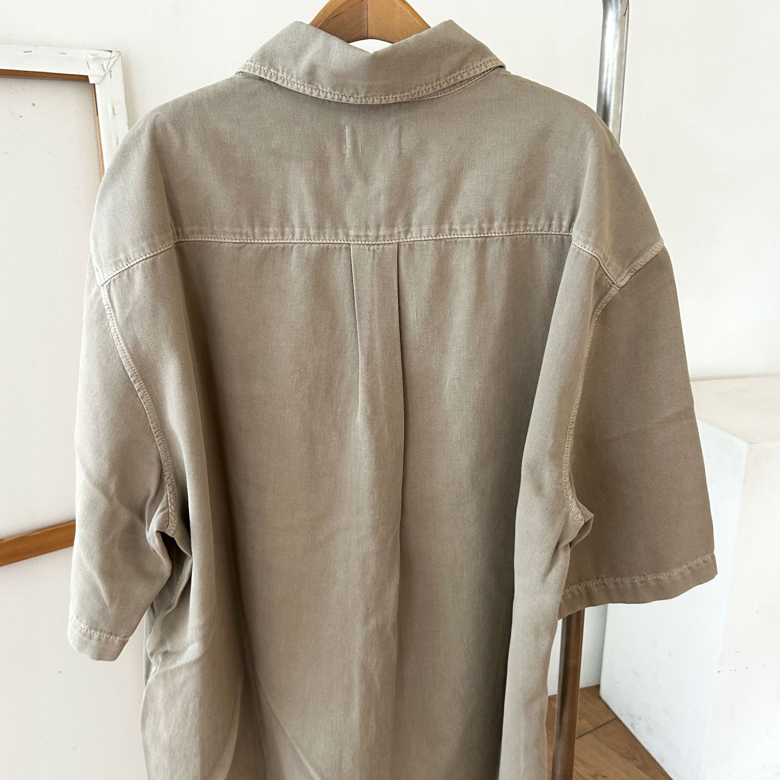 Lemaire Short Sleeve Denim Shirt Natural Beige 착용 스타일 - 3
