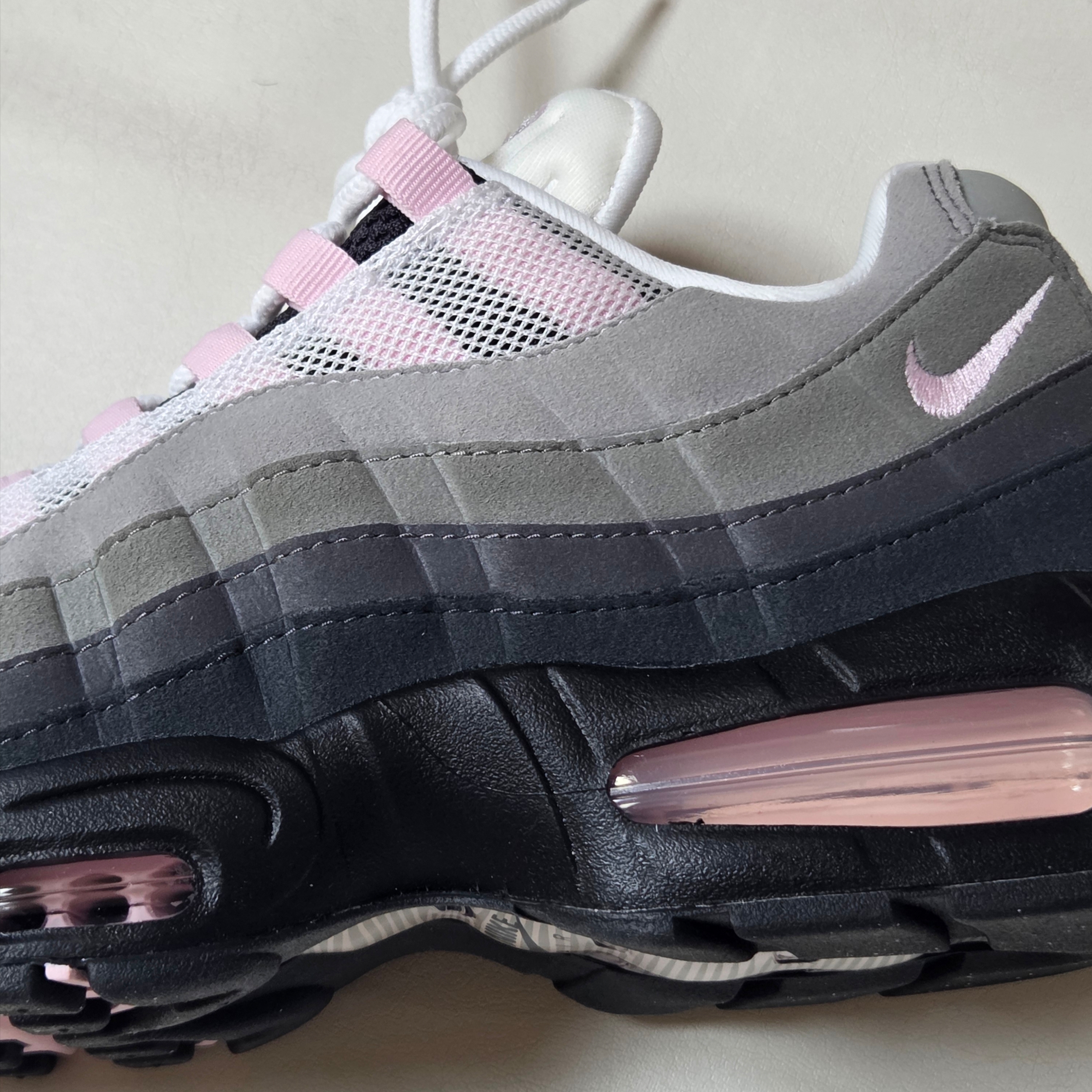 (W) Nike Air Max 95 Pink Foam 착용 스타일 - 4