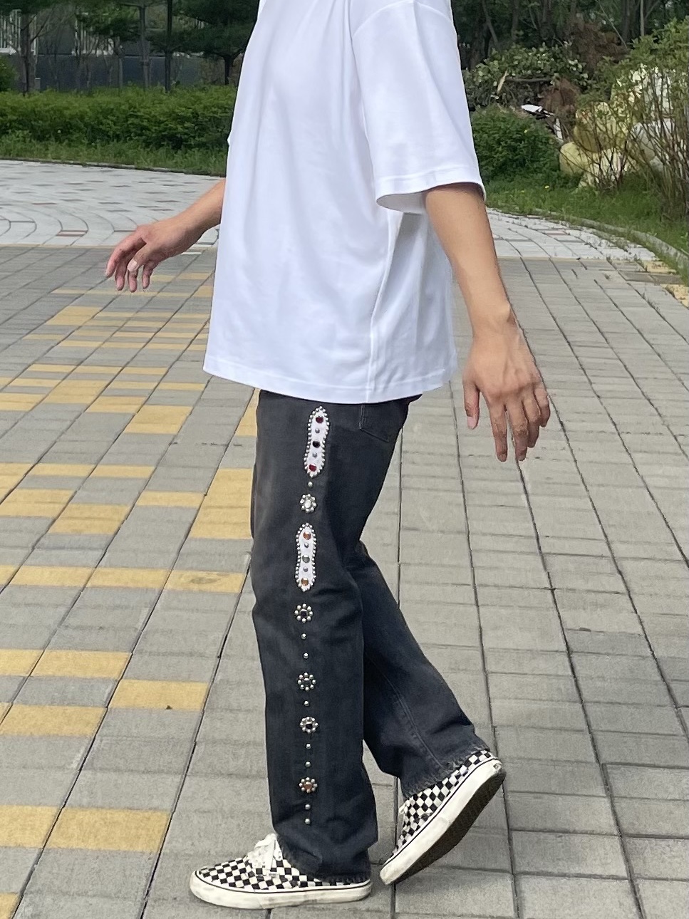 Kapital 14 oz. Denim 5P Monkey Cisco Gemstone Pants Black 착용 스타일 - 4