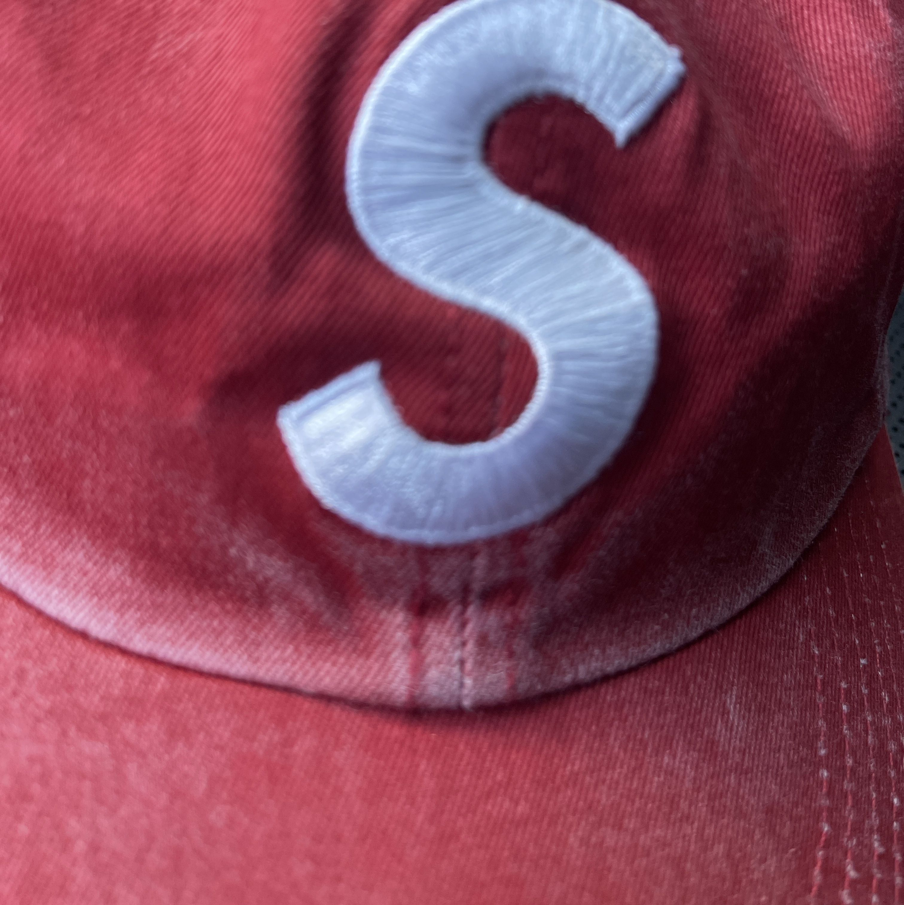 Supreme Pigment Coated S Logo 6-Panel Red - 25SS 착용 스타일 - 1