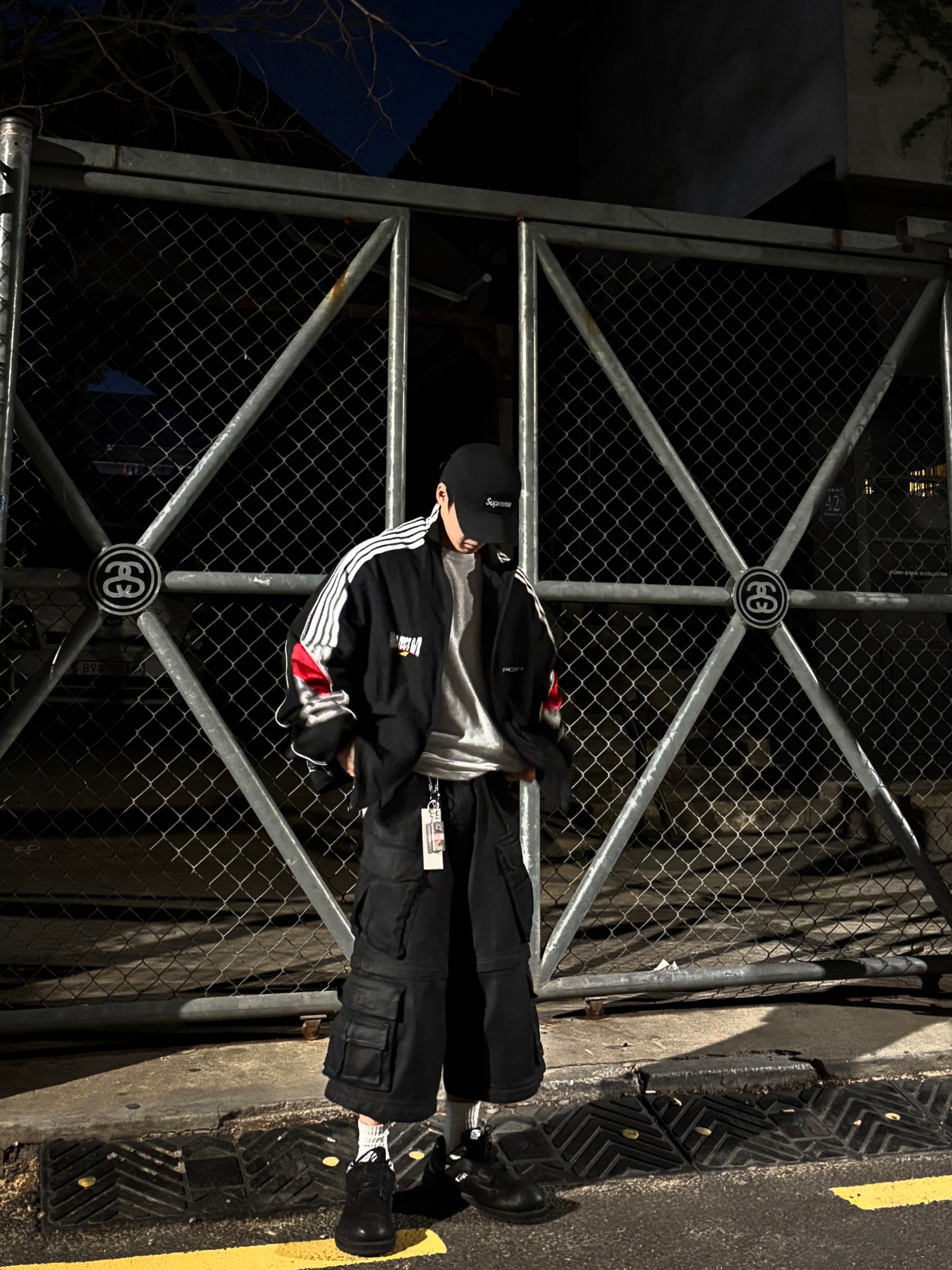 Supreme Washed Chino Twill Camp Cap Black, Project G/R Upside Down Track Jacket Black 착용 스타일 - 2