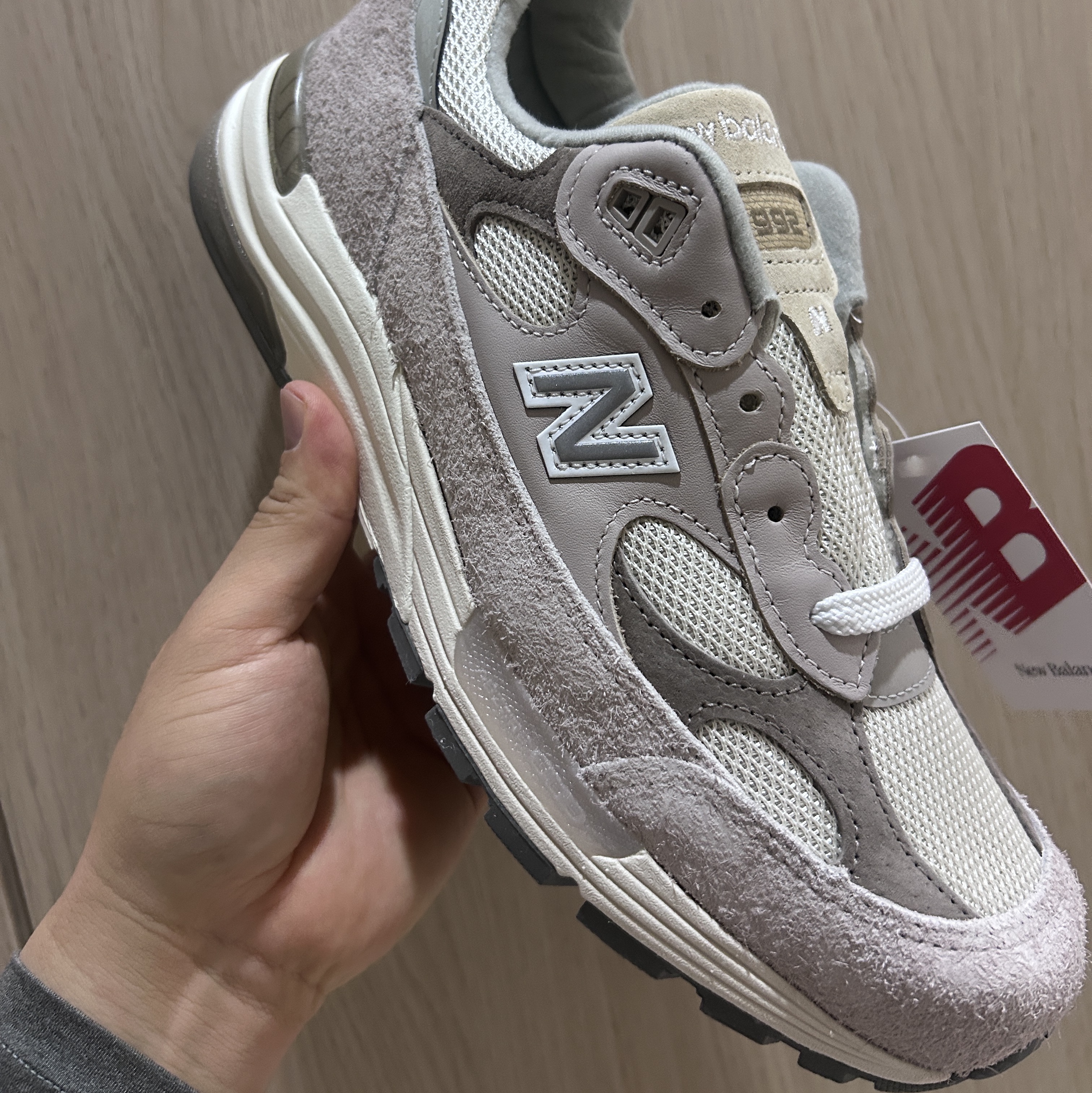 New Balance 992 Made in USA Moonrock Mushroom 착용 스타일