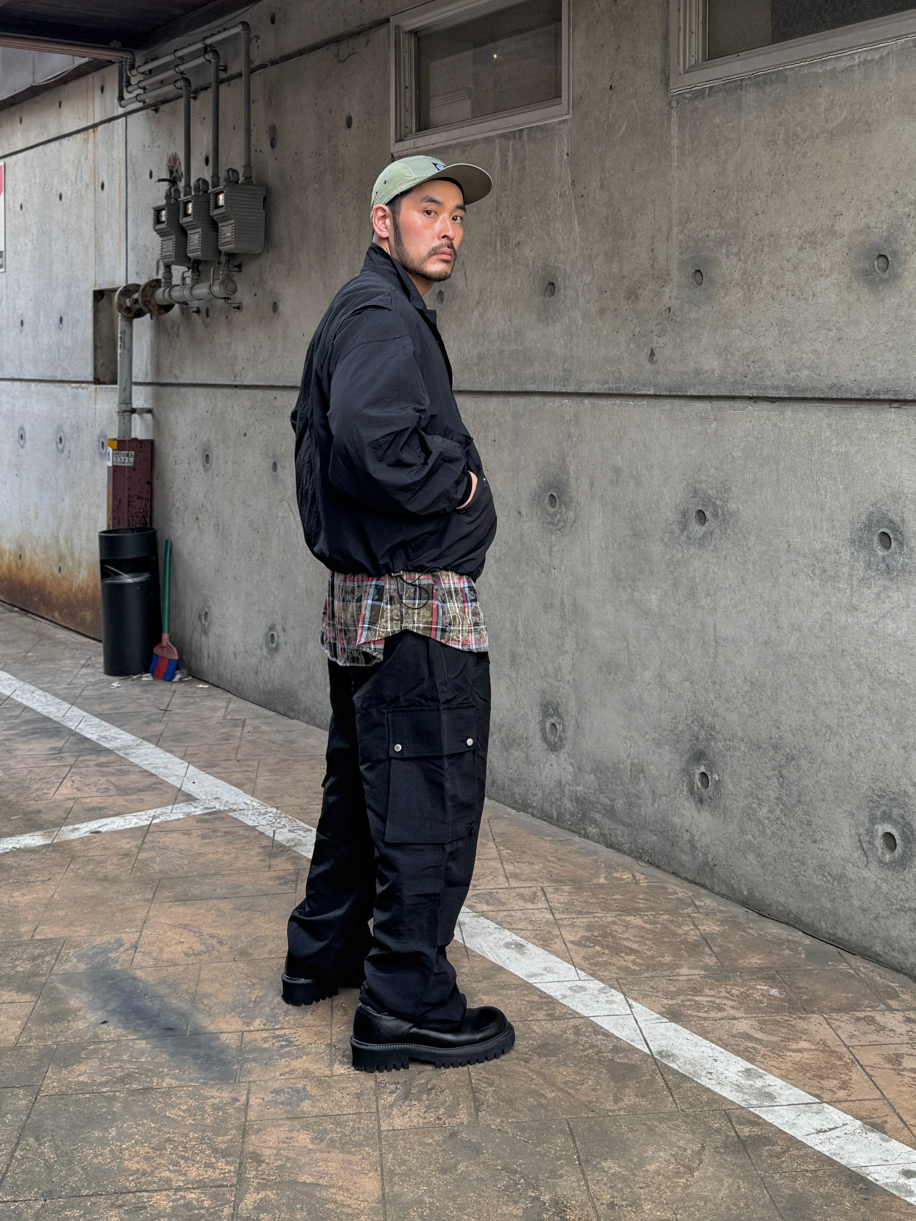 Yase Mud Horsehide Derby Black 착용 스타일 - 2