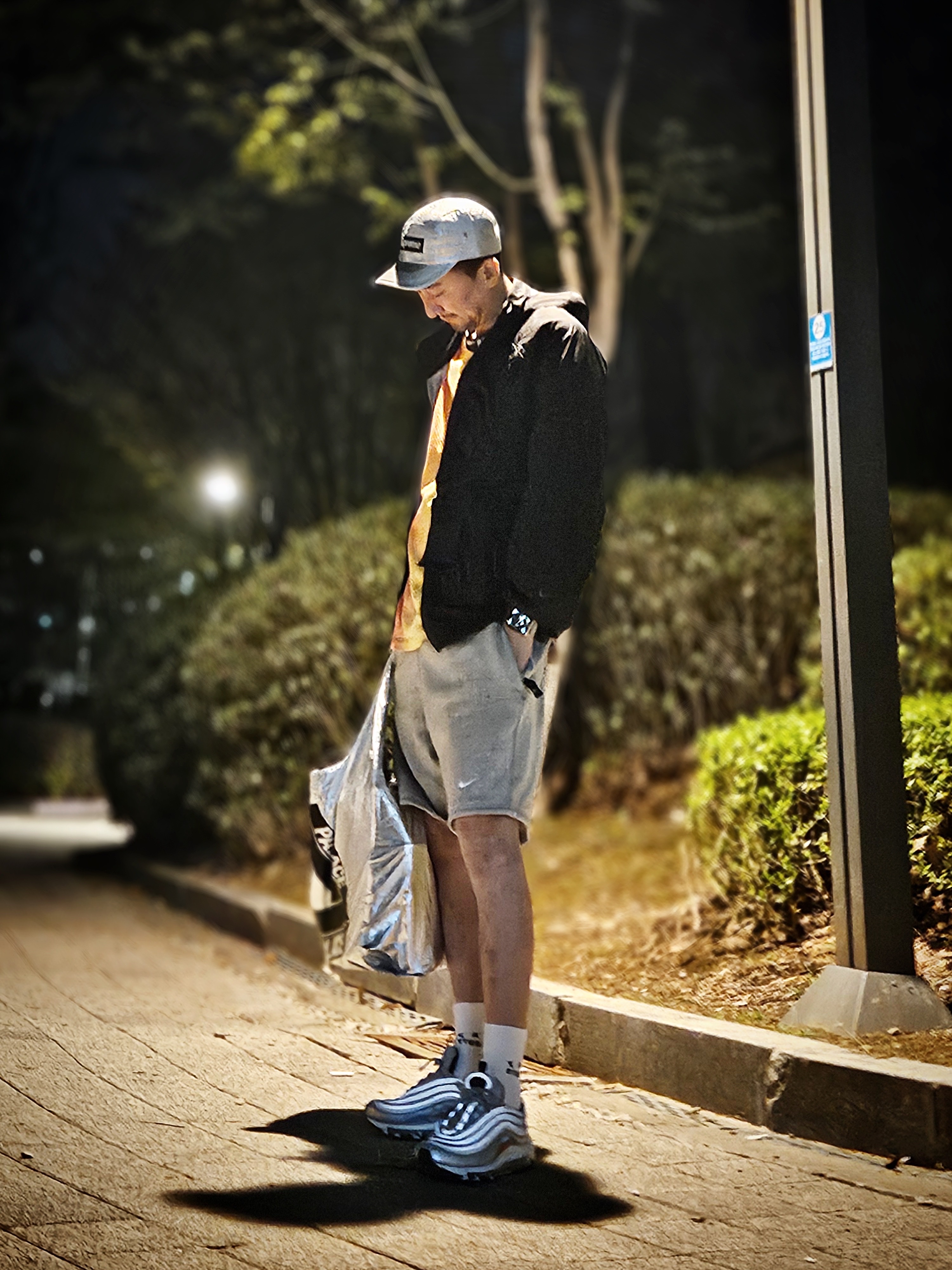 Supreme Washed Chino Twill Camp Cap Silver - 25SS, Nike x Drake Nocta NRG LR Track Jacket Black (DR2618-010) 착용 스타일 - 1