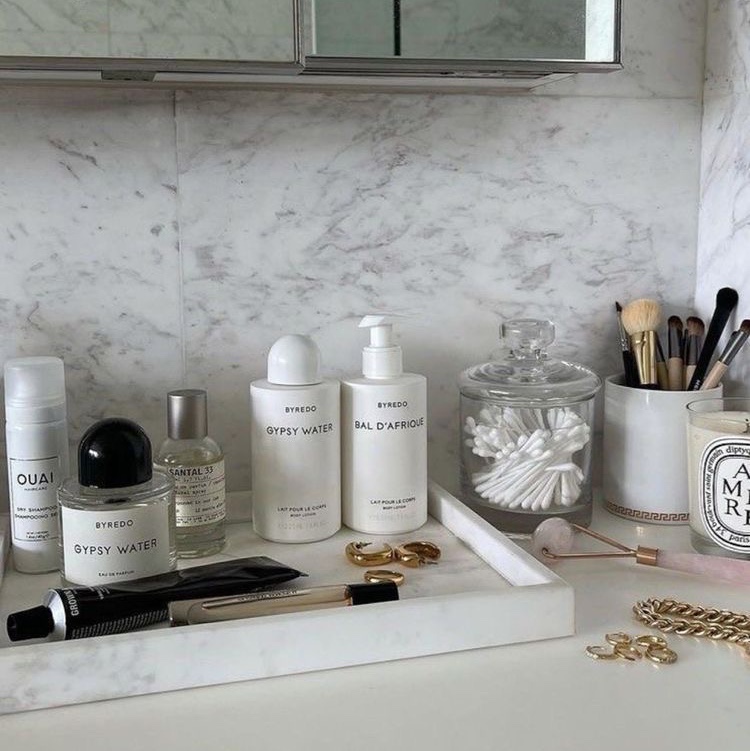 Byredo Gypsy Water Eau De Parfum 100ml, Le Labo Santal 33 Eau De Parfum 50ml 착용 스타일