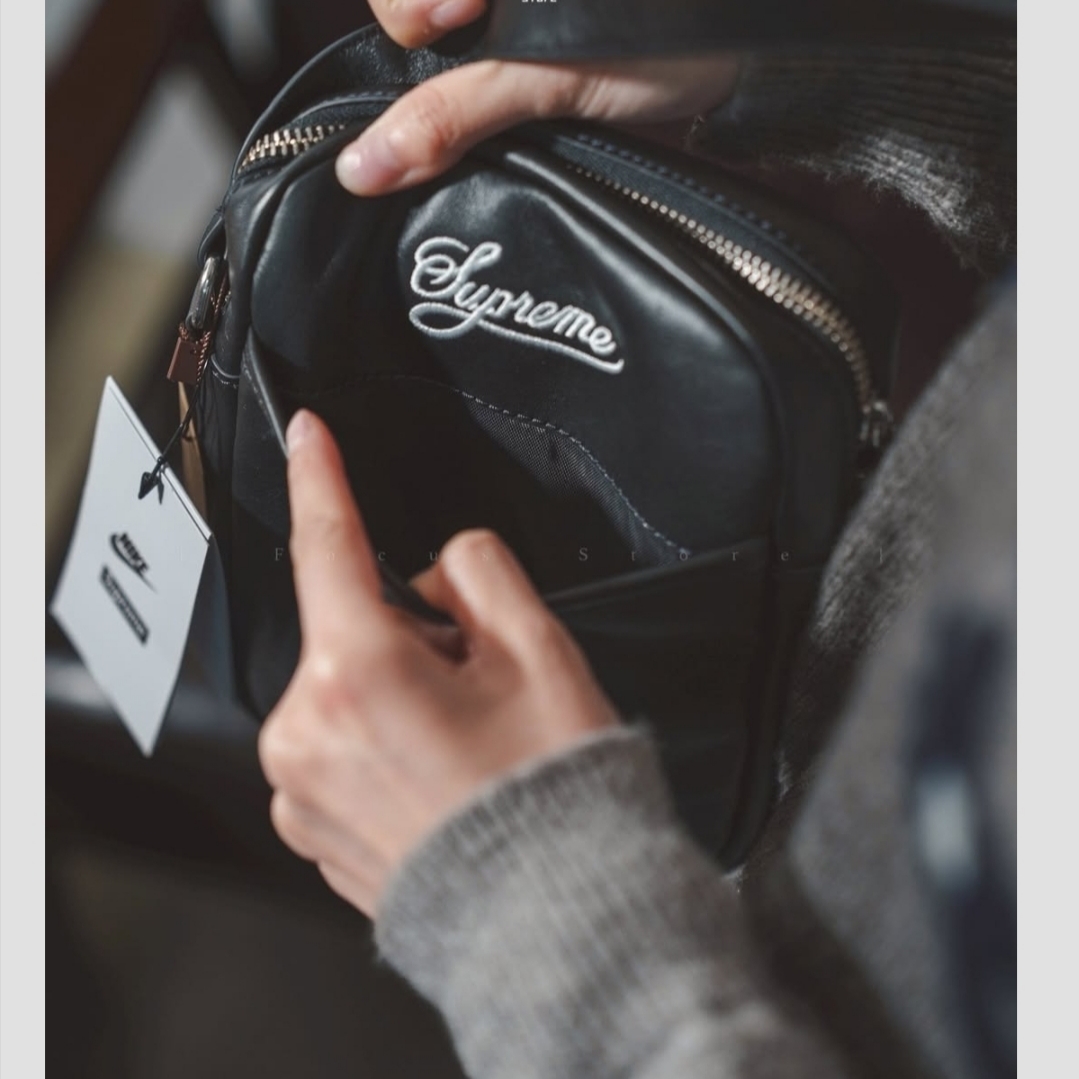 Supreme x Nike Leather Shoulder Bag Black - 25SS 착용 스타일 - 2