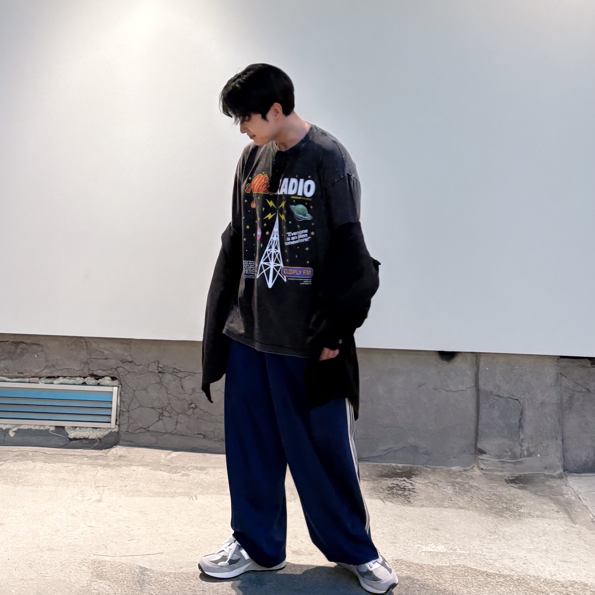 New Balance 992 Made in USA Core Grey Silver Metallic, Needles H.D. Track Pants Poly Smooth Royal 착용 스타일