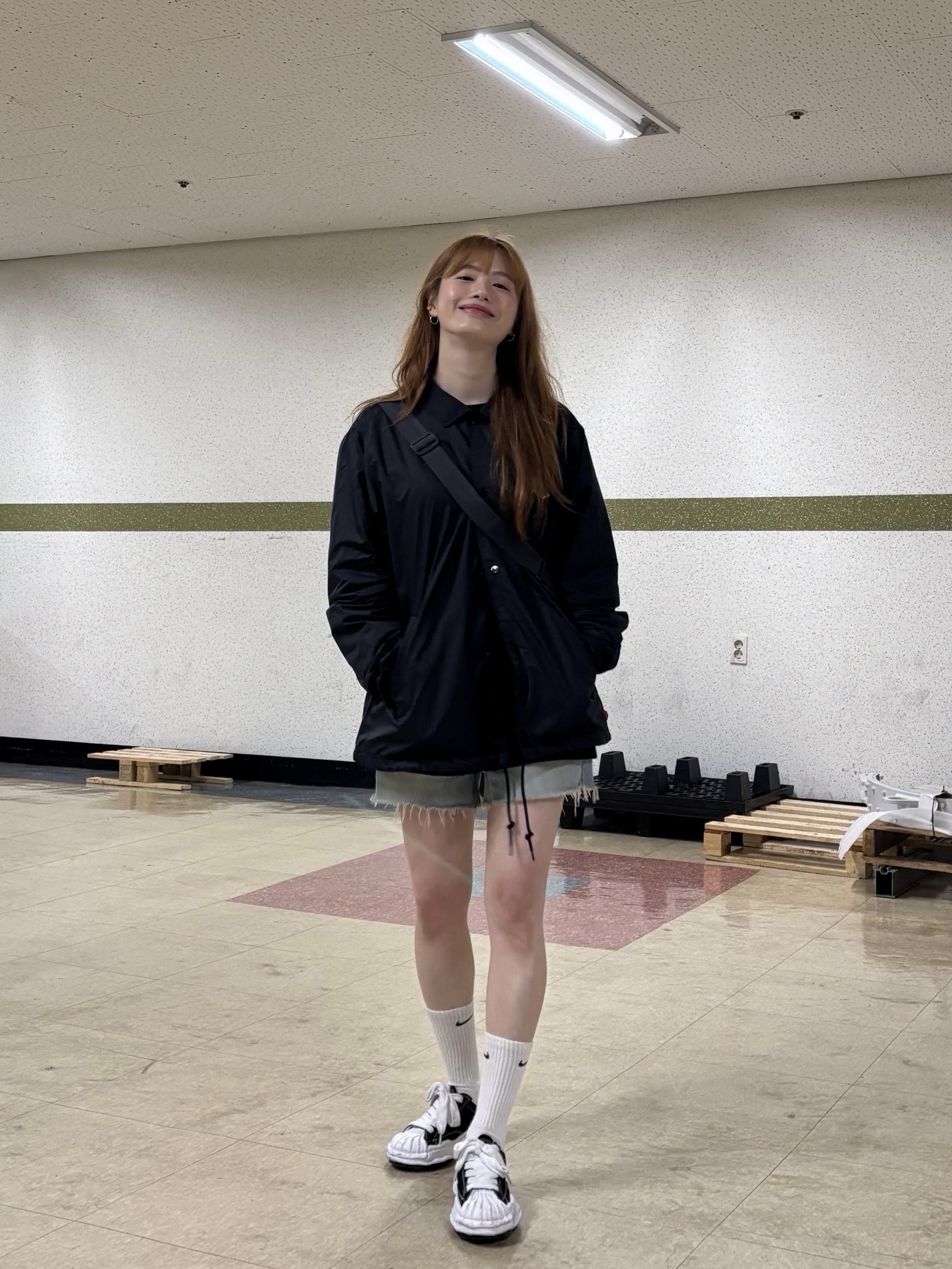 메종 미하라 야스히로 블레이키 OG 솔 캔버스 로우탑 스니커즈 블랙 화이트 착용 스타일 - 2