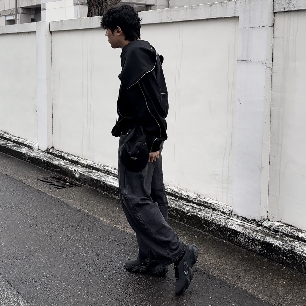 Surgery Four Directions Zippers Hoodie Black, Oakley Edge Icon Blackout 착용 스타일 - 2