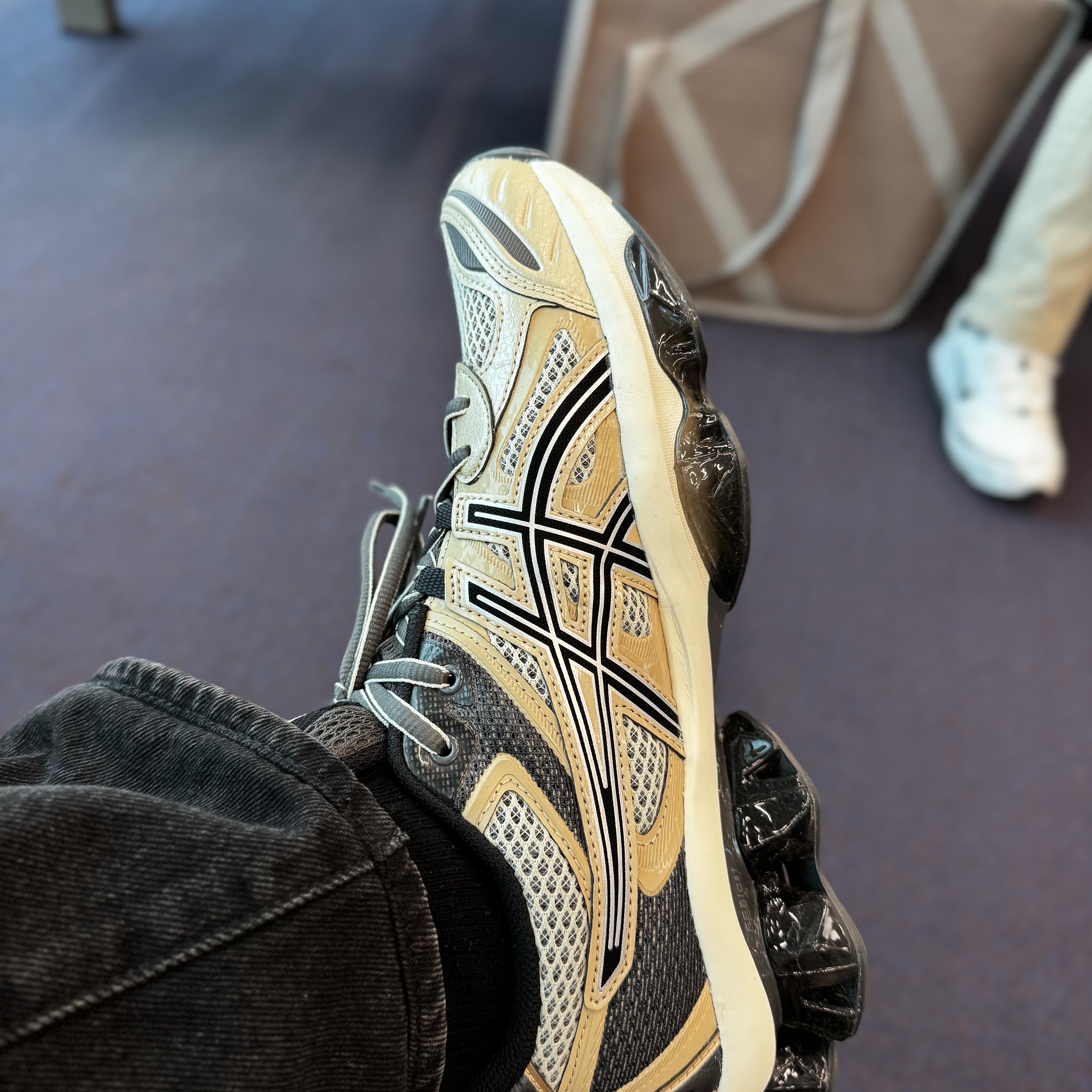 Asics Gel-Quantum Kinetic Sand Black 착용 스타일 - 5