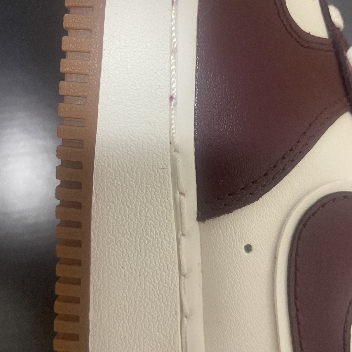 Nike Air Force 1 '07 LV8 Night Maroon 착용 스타일 - 2