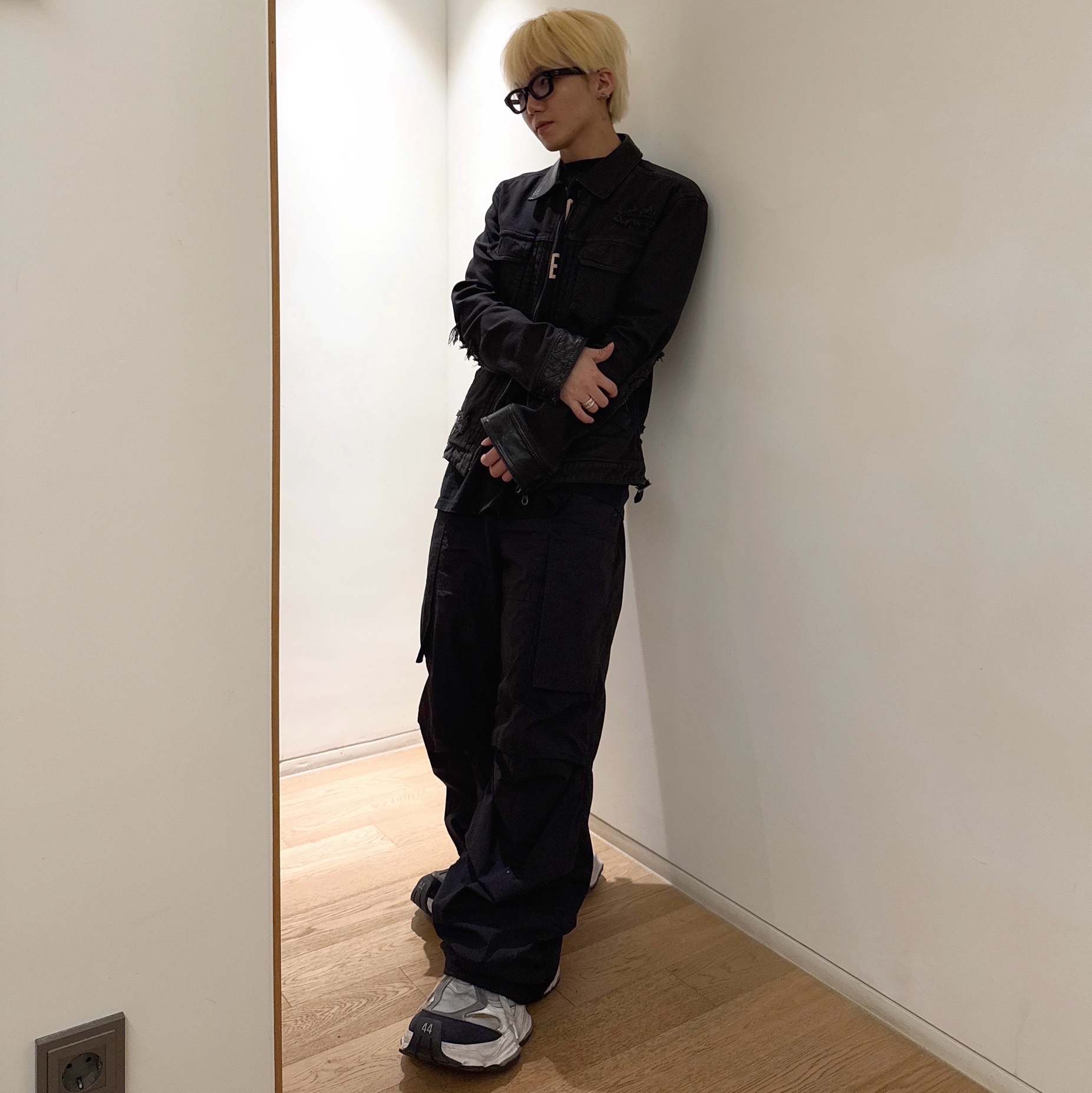 Juun.J Puckering Nylon Pants Black - 23FW, Balenciaga Cargo Sneakers White Grey 착용 스타일