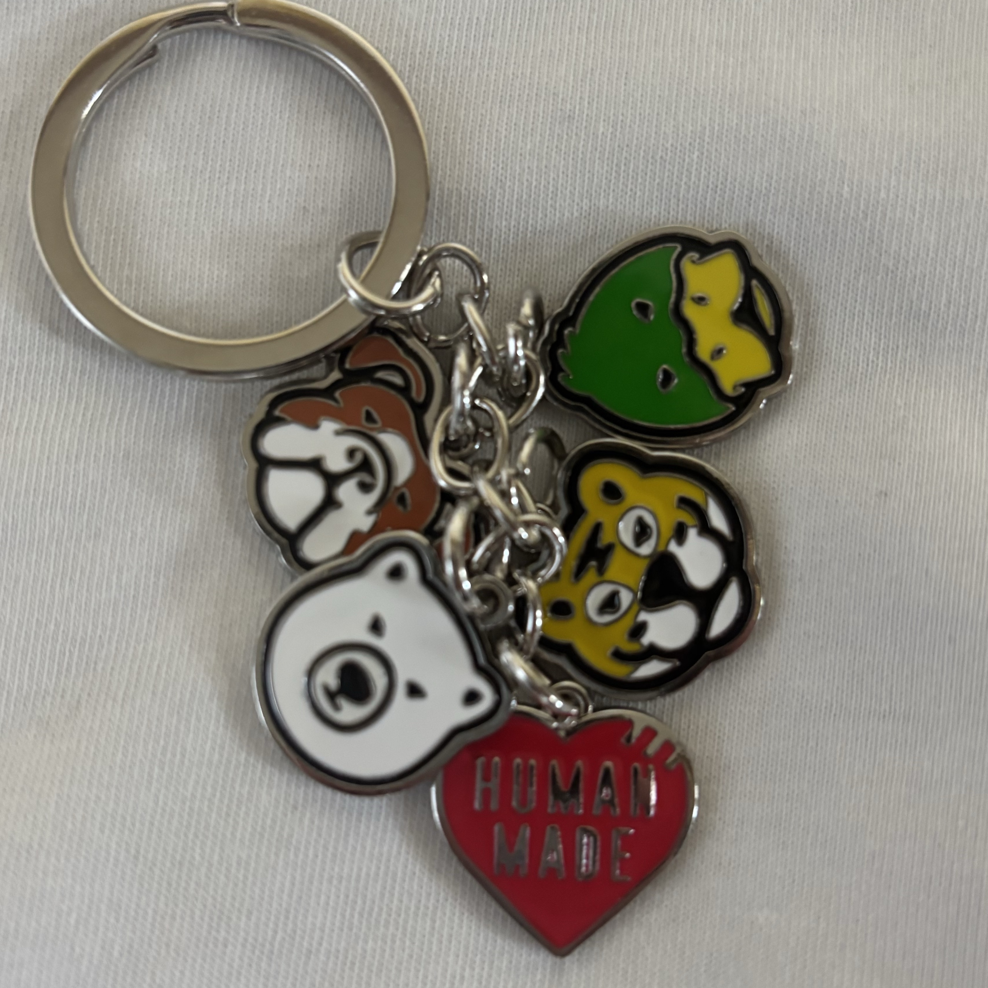 Human Made Animal Keyring Silver, [SS25] moif Weekend Shorts Sand 착용 스타일 - 1