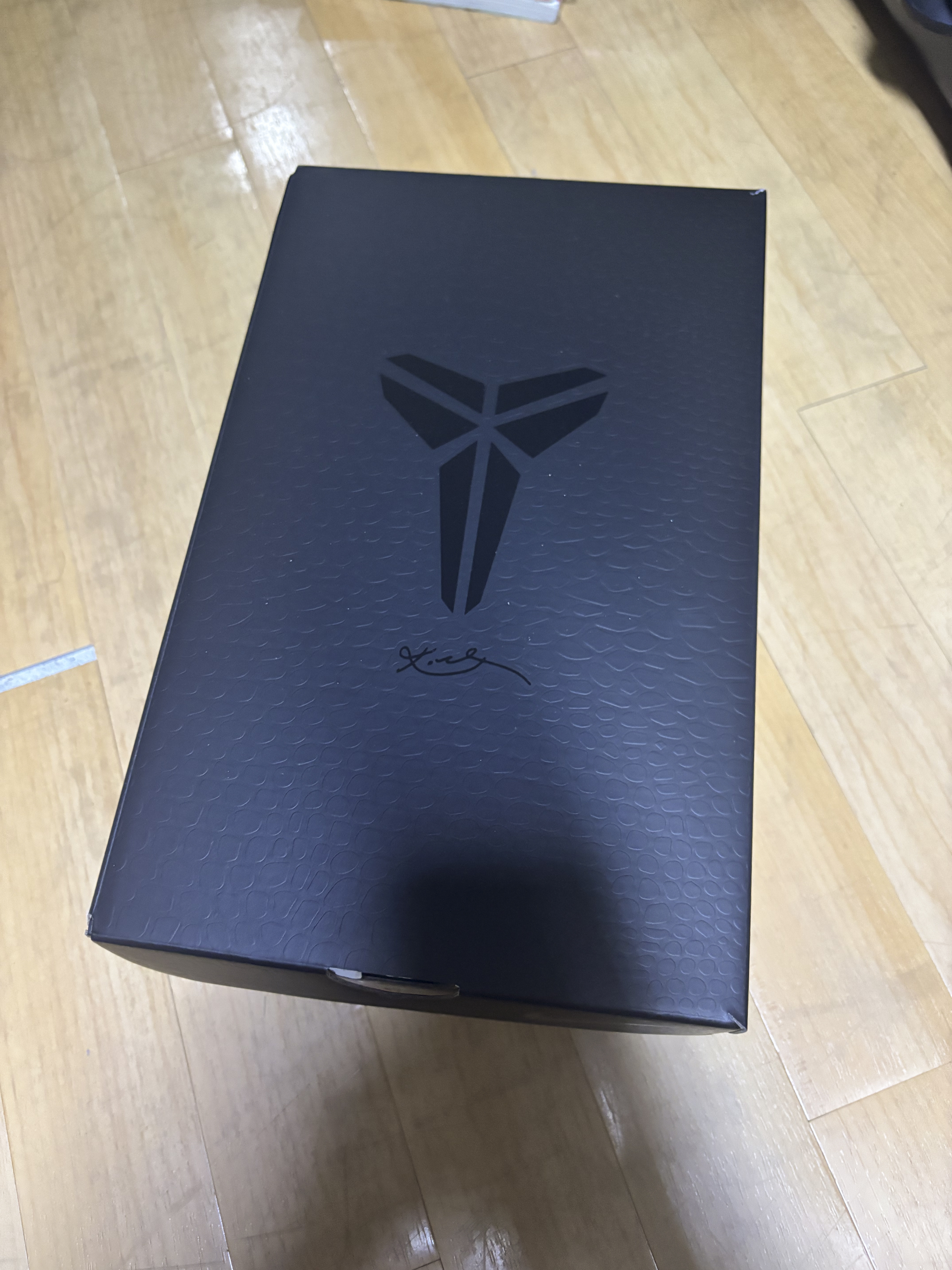 Nike Kobe 8 Protro Black and University Gold 착용 스타일 - 2