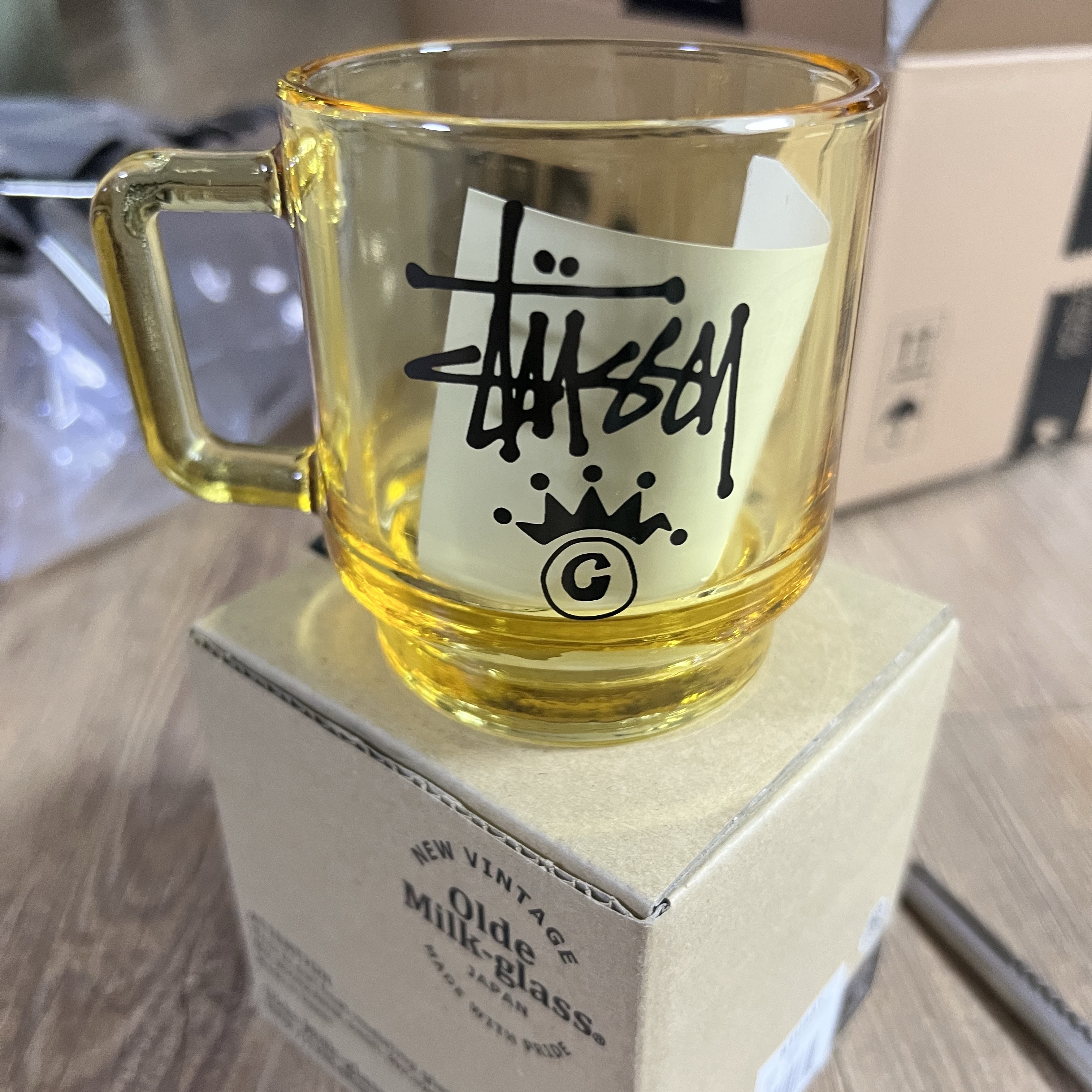 Stussy Stock Crown Logo Glass Mug Amber 착용 스타일 - 2