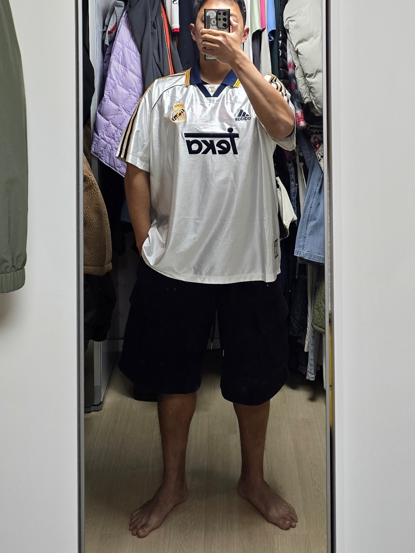 [SS25] moif Over Mil Sweat Shorts Navy 착용 스타일 - 1