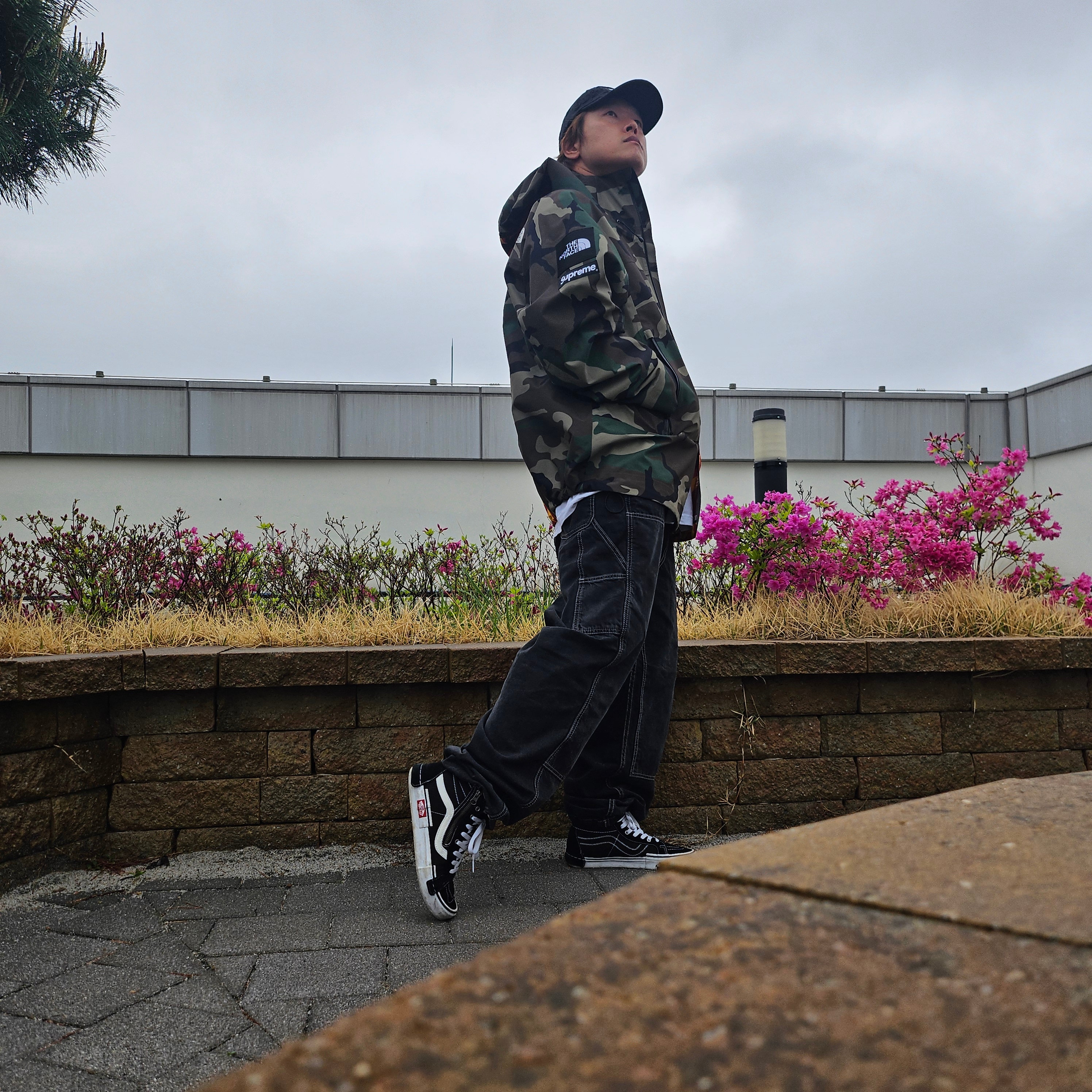 Vans Sk8-Hi Reissue Cap Black, Supreme x The North Face Split Taped Seam Shell Jacket Camo - 24SS 착용 스타일 - 2