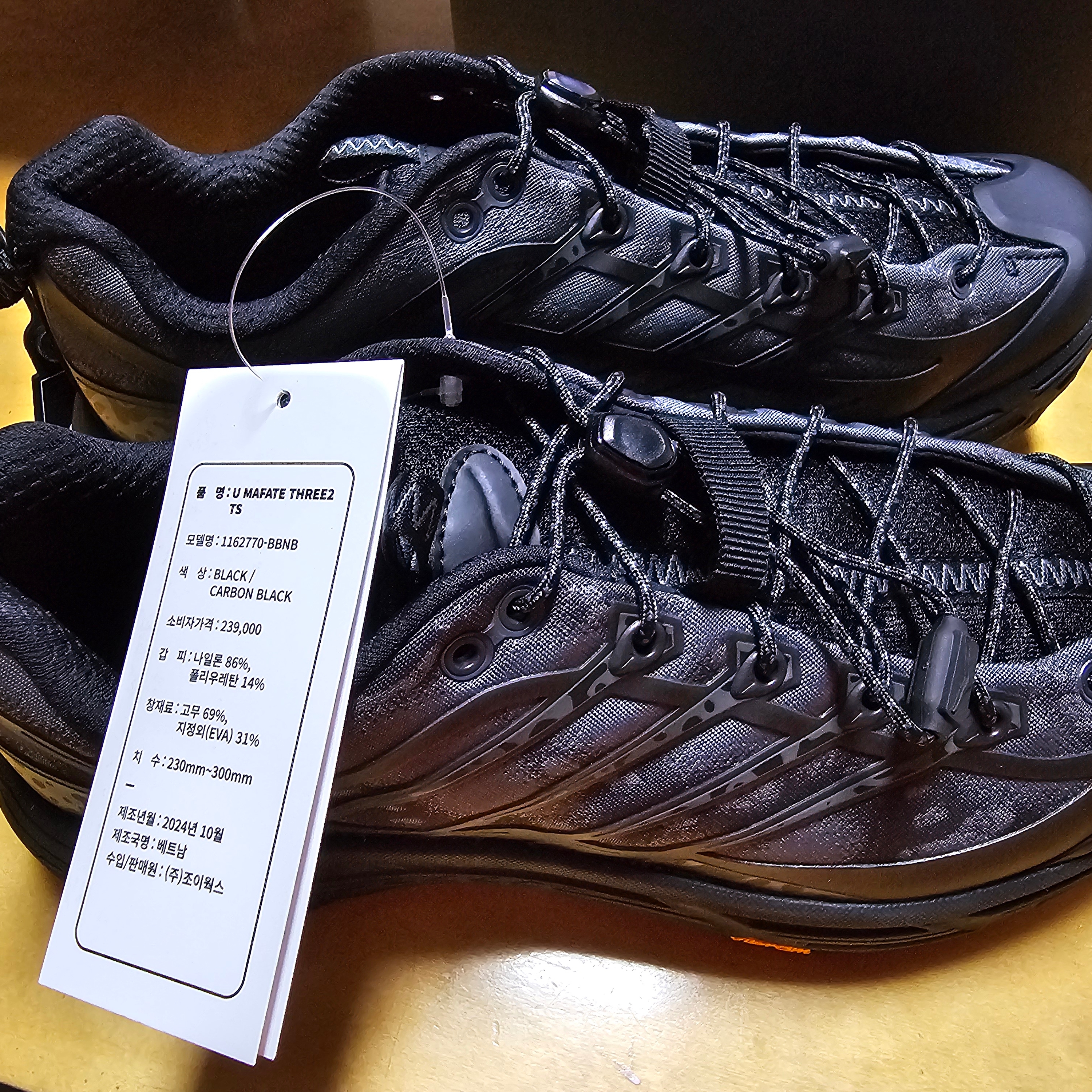 Hoka Mafate Three2 Tech Stealth Black 착용 스타일