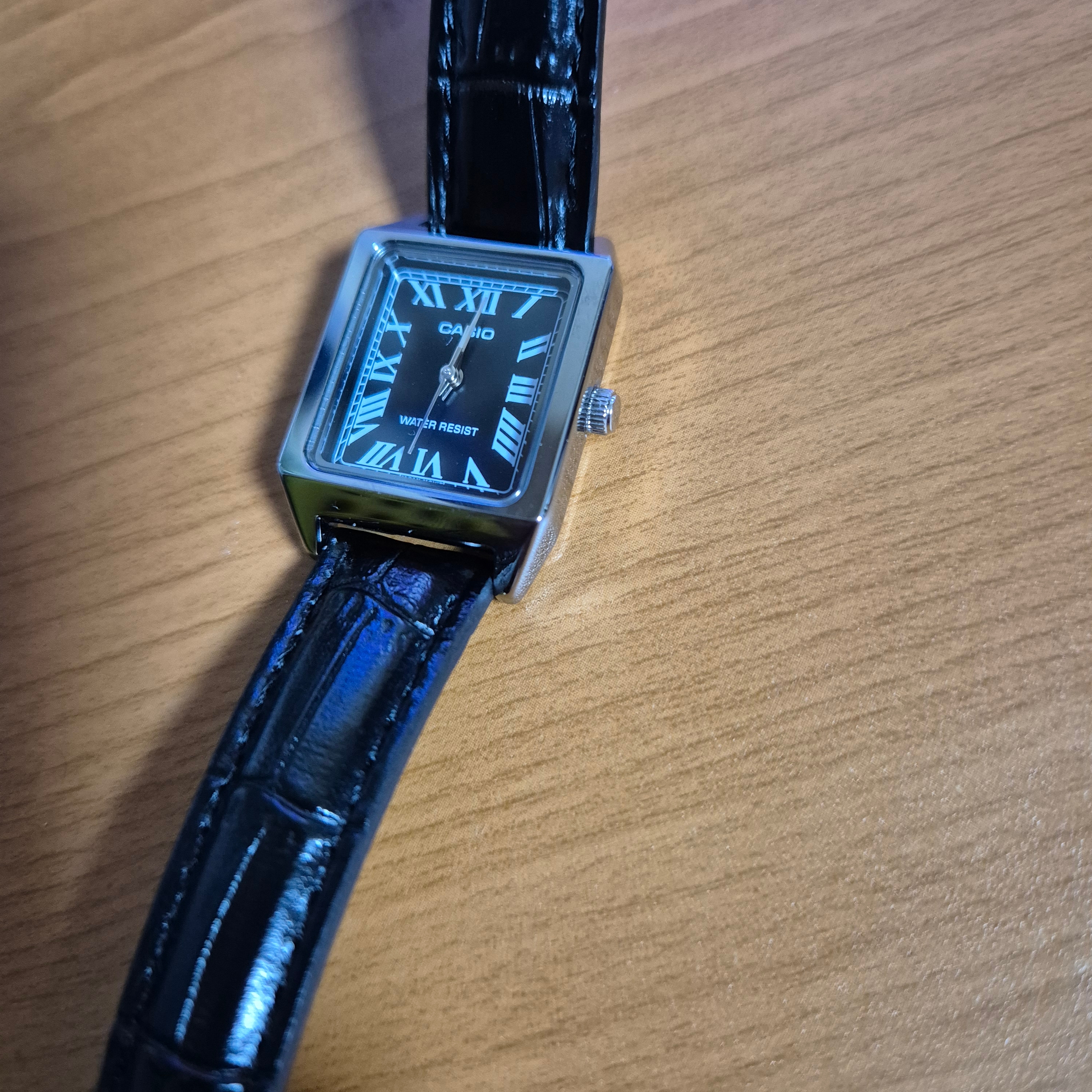 Casio LTP-V007L-1B 착용 스타일