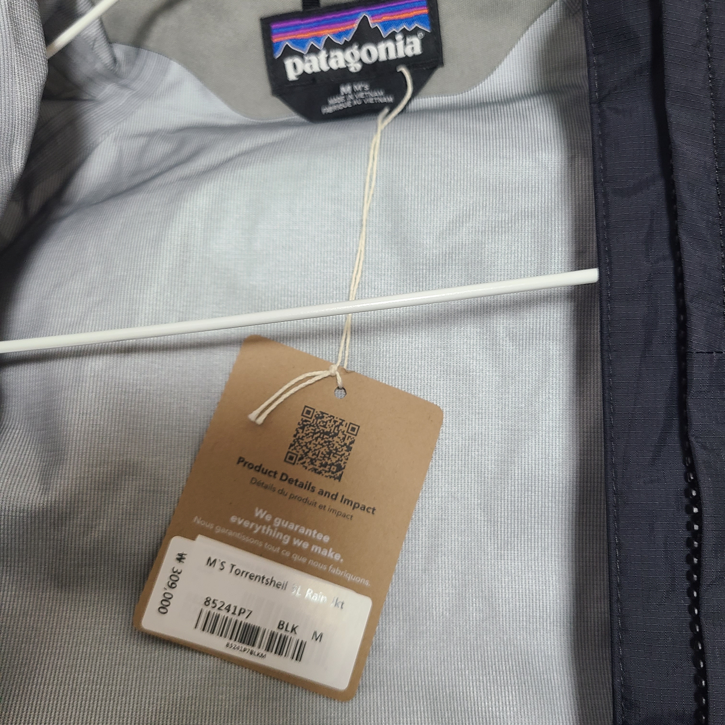 Patagonia Torrentshell 3L Jacket Black 착용 스타일 - 2