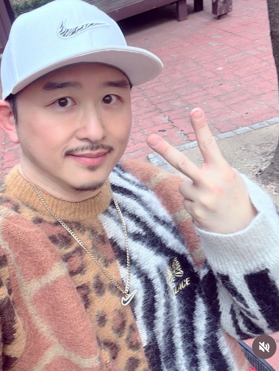 Palace x Needles Hairy Animal Knit Multi Animal - 24FW, Nike x Atmos Air Max 1 Animal Pack 2.0 착용 스타일 - 2