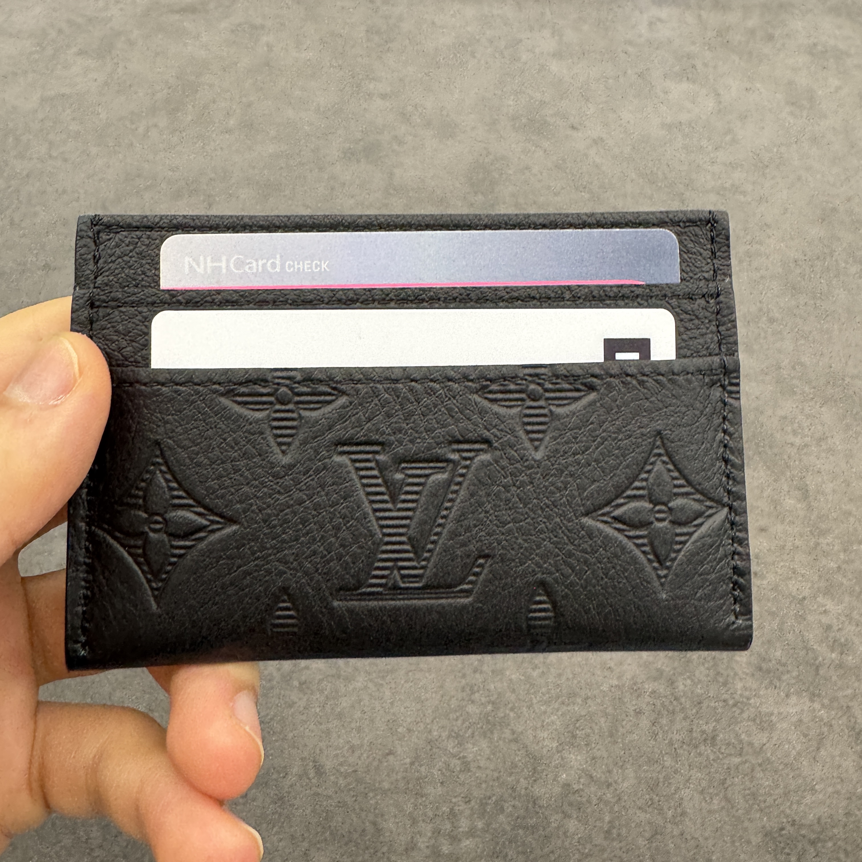 Louis Vuitton Porte Cartes Double Card Holder Black 착용 스타일