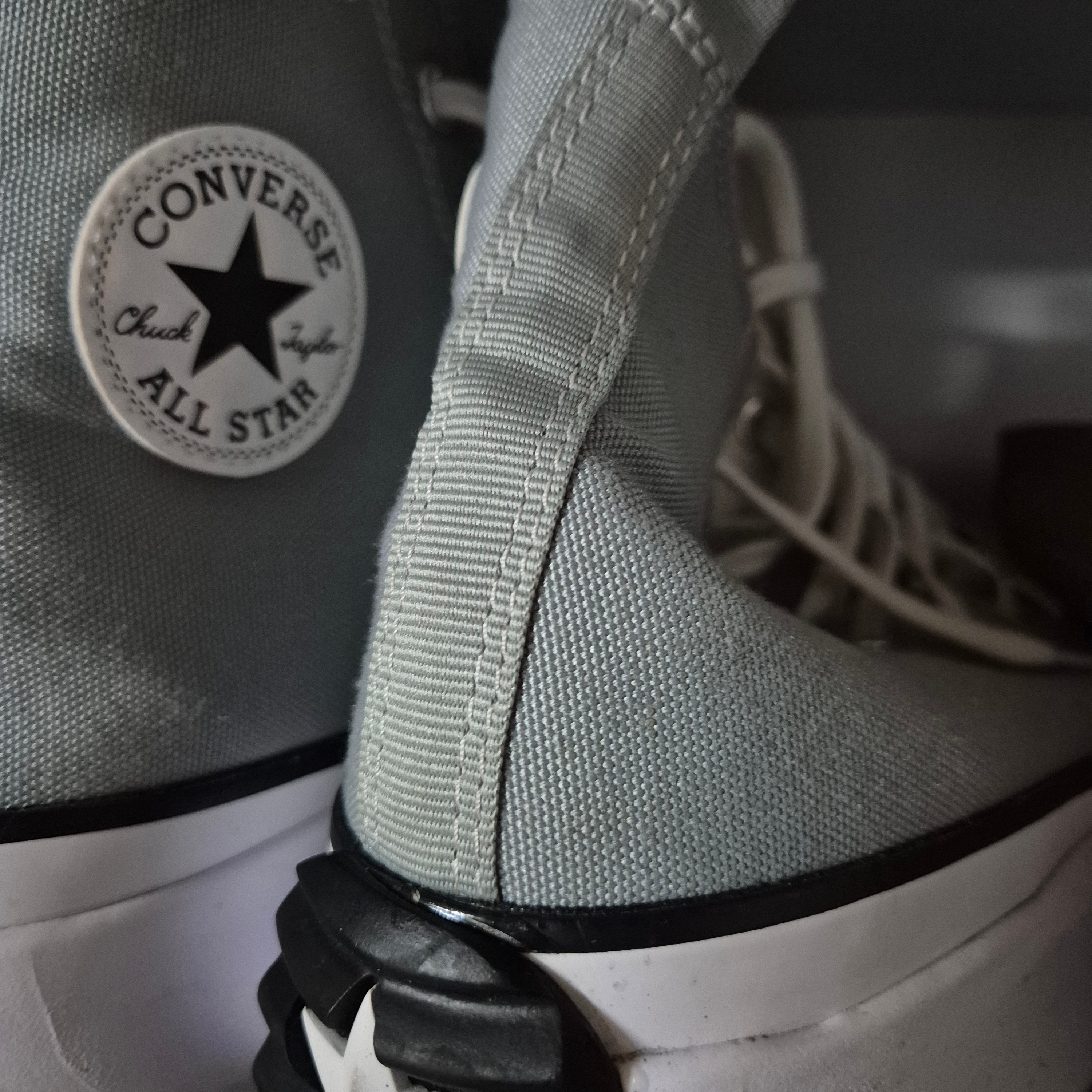 Converse Run Star Hike Hi Seasonal Color Ash Stone, moif x inapsquare Work Work Work H/S Tee Off White 착용 스타일 - 1