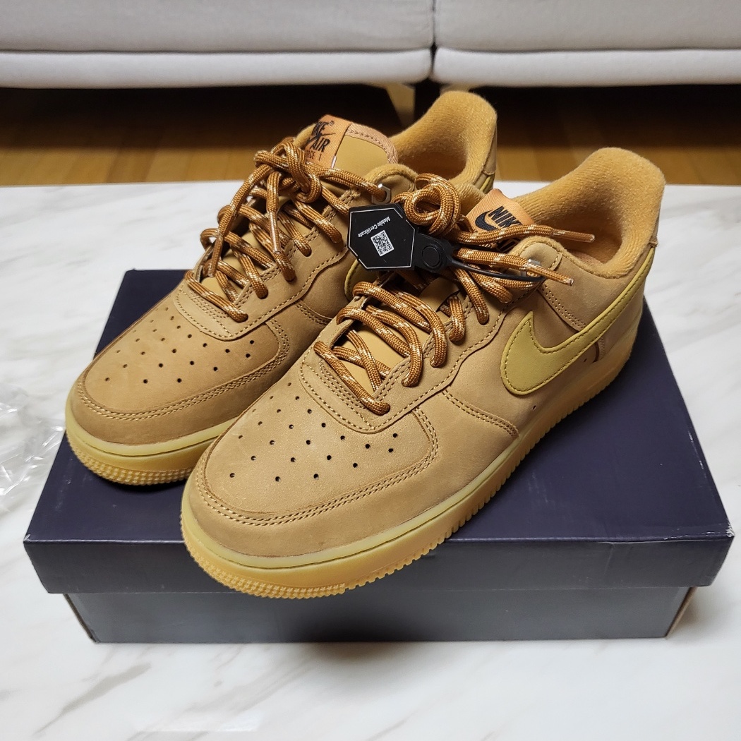 Nike Air Force 1 '07 WB Flax 착용 스타일