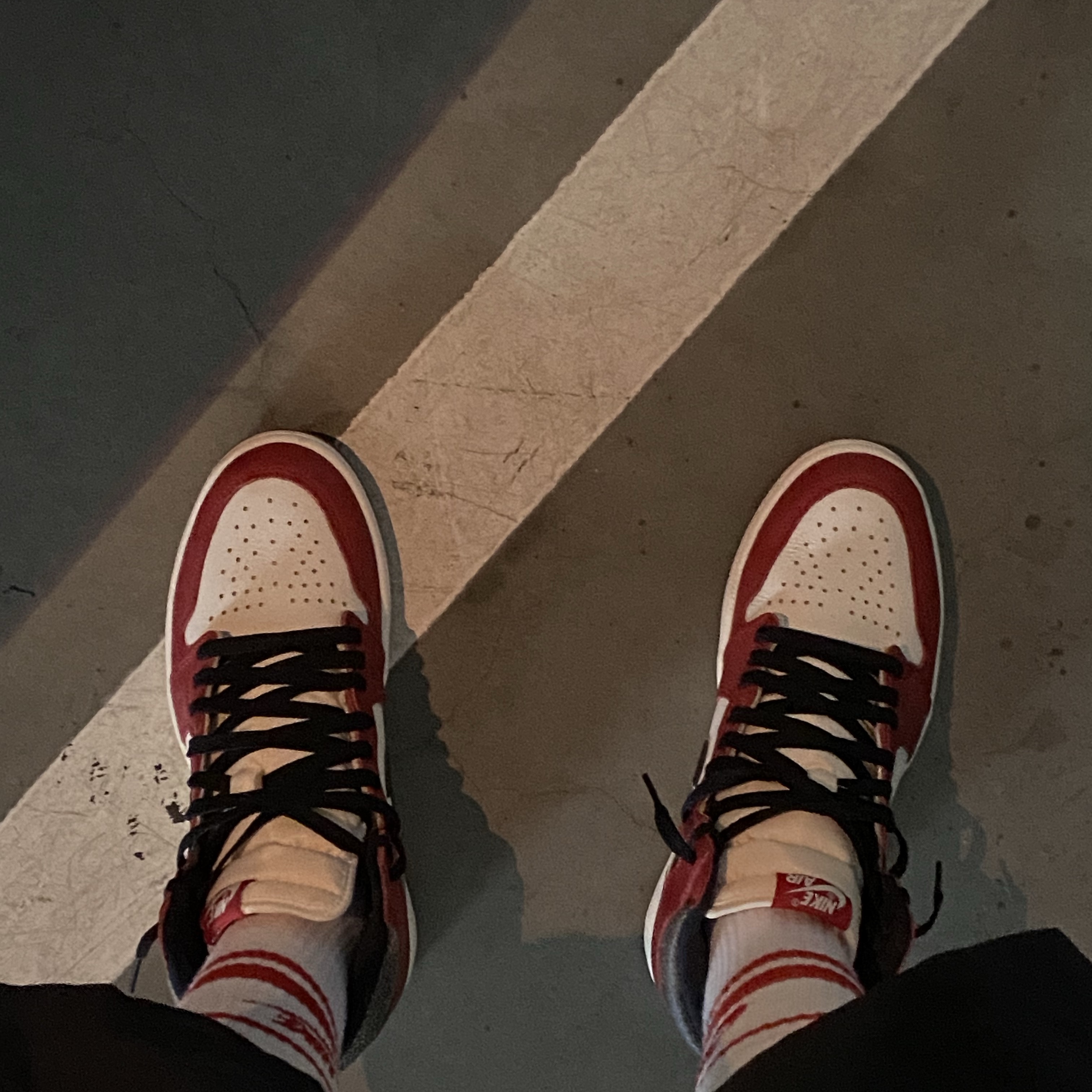 IAB Studio 24 Christmas Hoodie Burgundy Oatmeal, Jordan 1 Retro High OG Chicago 2022 착용 스타일 - 5