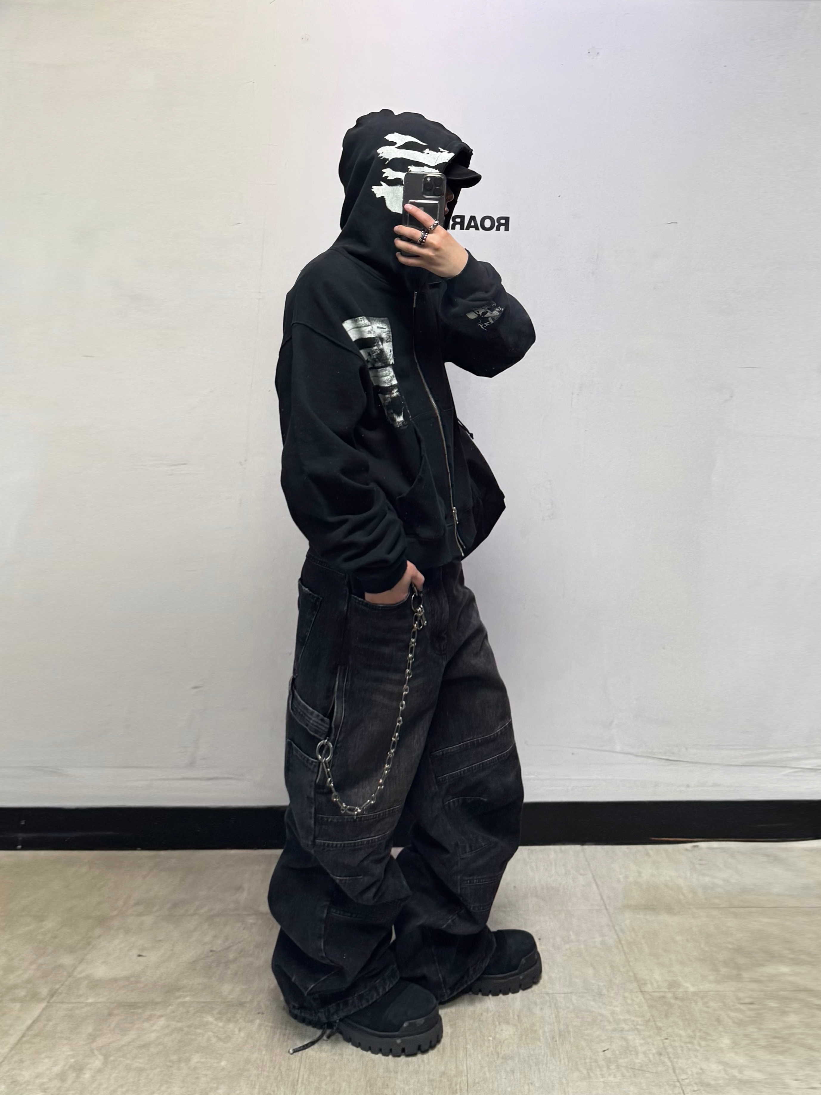 ROARINGRAD Washed Denim Carpenter Pants Black, ROARINGRAD Washed Hoodie Zip-up Black 착용 스타일