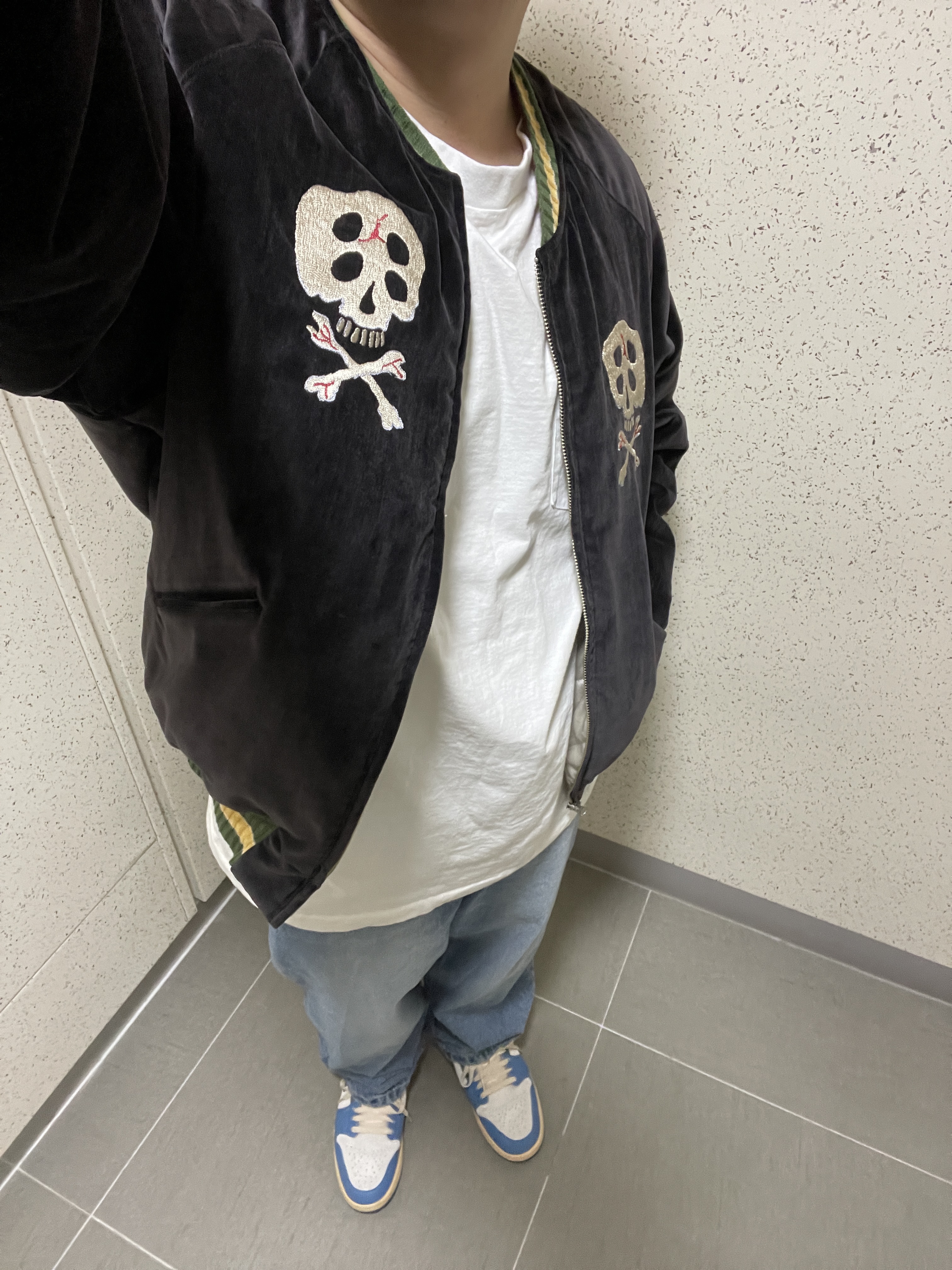 Jordan 1 Low SE Tokyo 96, Kapital Velveteen Sulfide Souvenir Rain Skull Jacket Black 착용 스타일 - 2