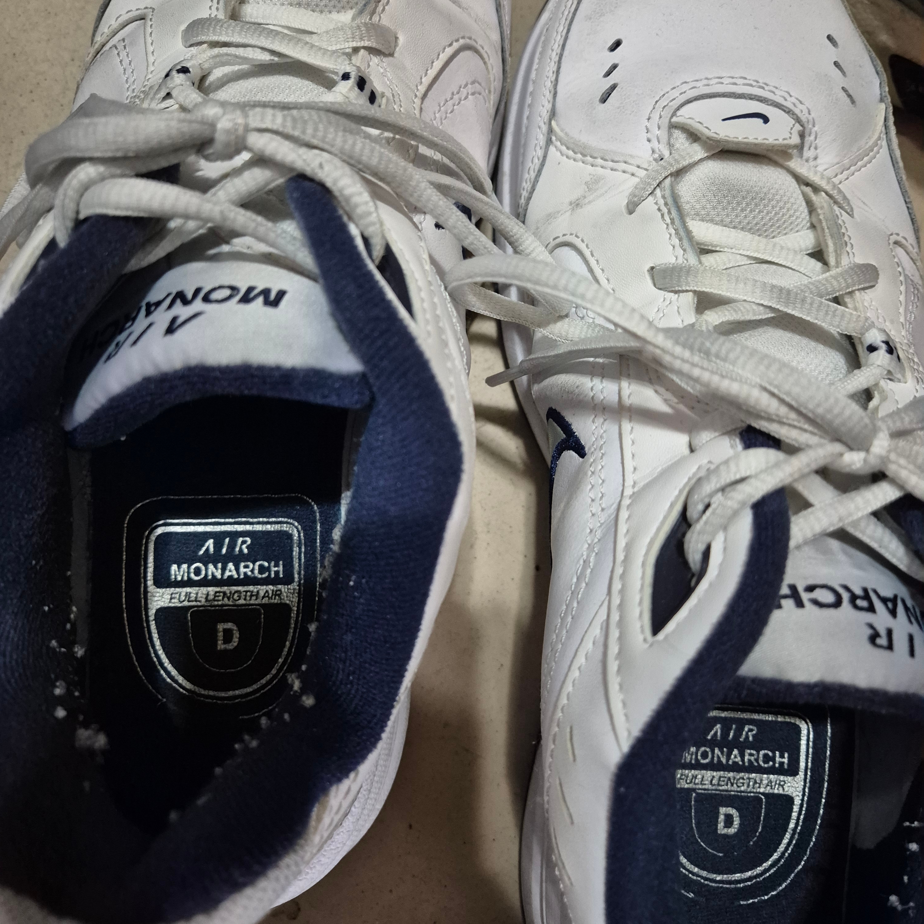 Nike Air Monarch IV White Navy 착용 스타일