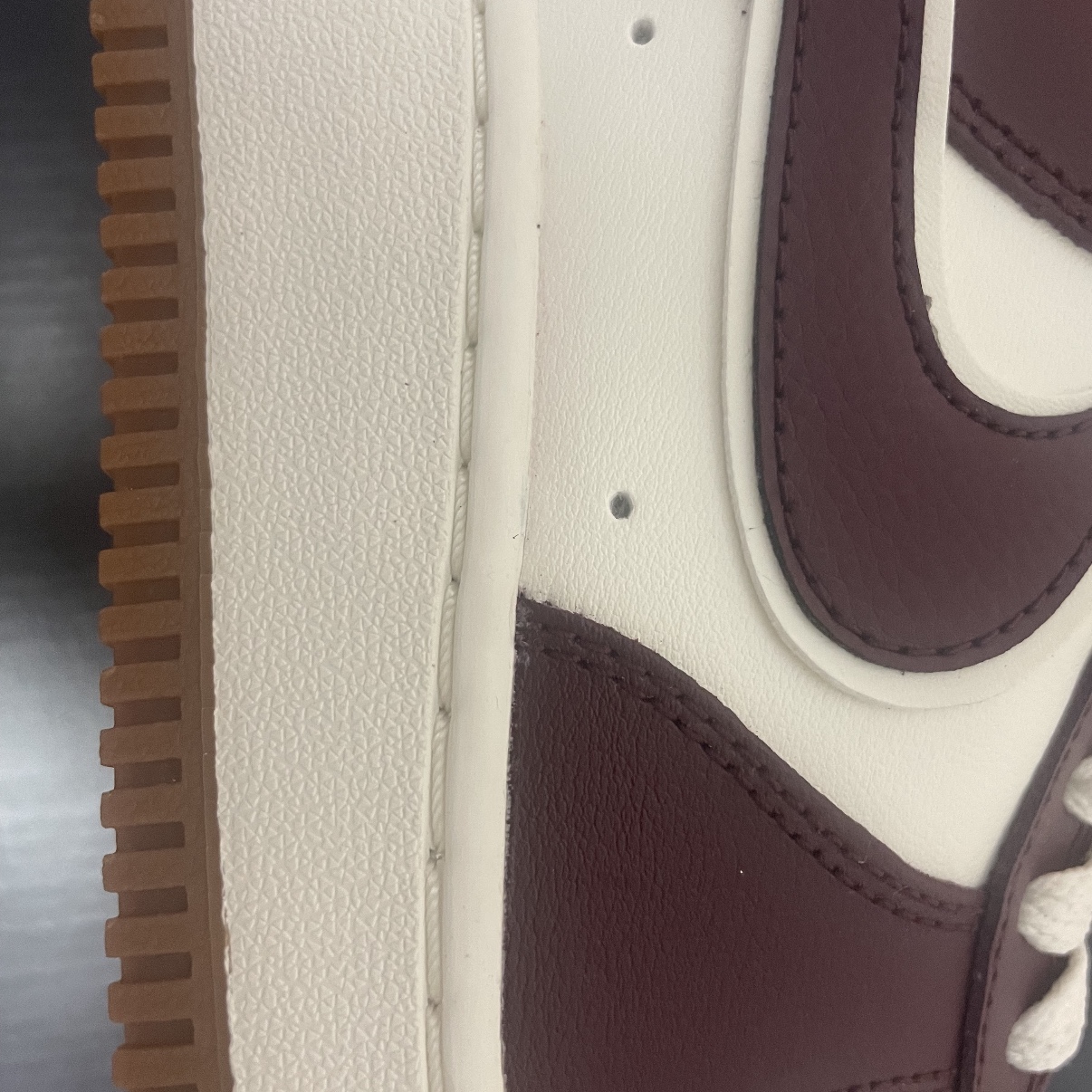 Nike Air Force 1 '07 LV8 Night Maroon 착용 스타일 - 3