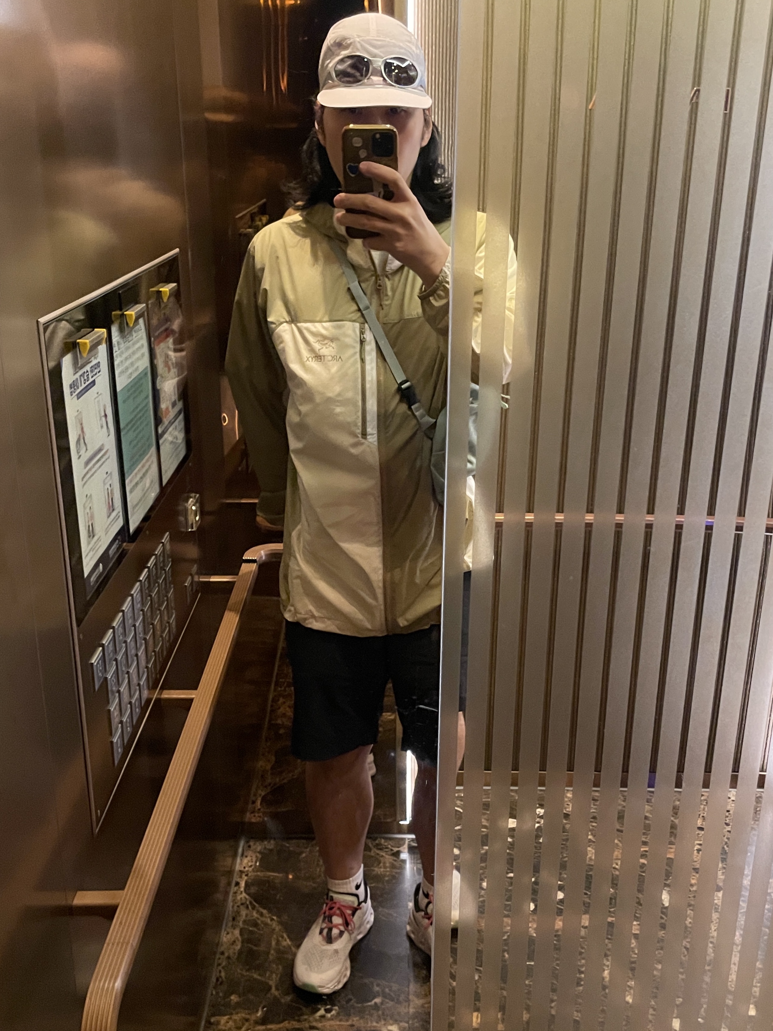 Arc'teryx x Beams Squamish Hoody Nagomi, Rab Momentum Shorts Tempest Blue 착용 스타일