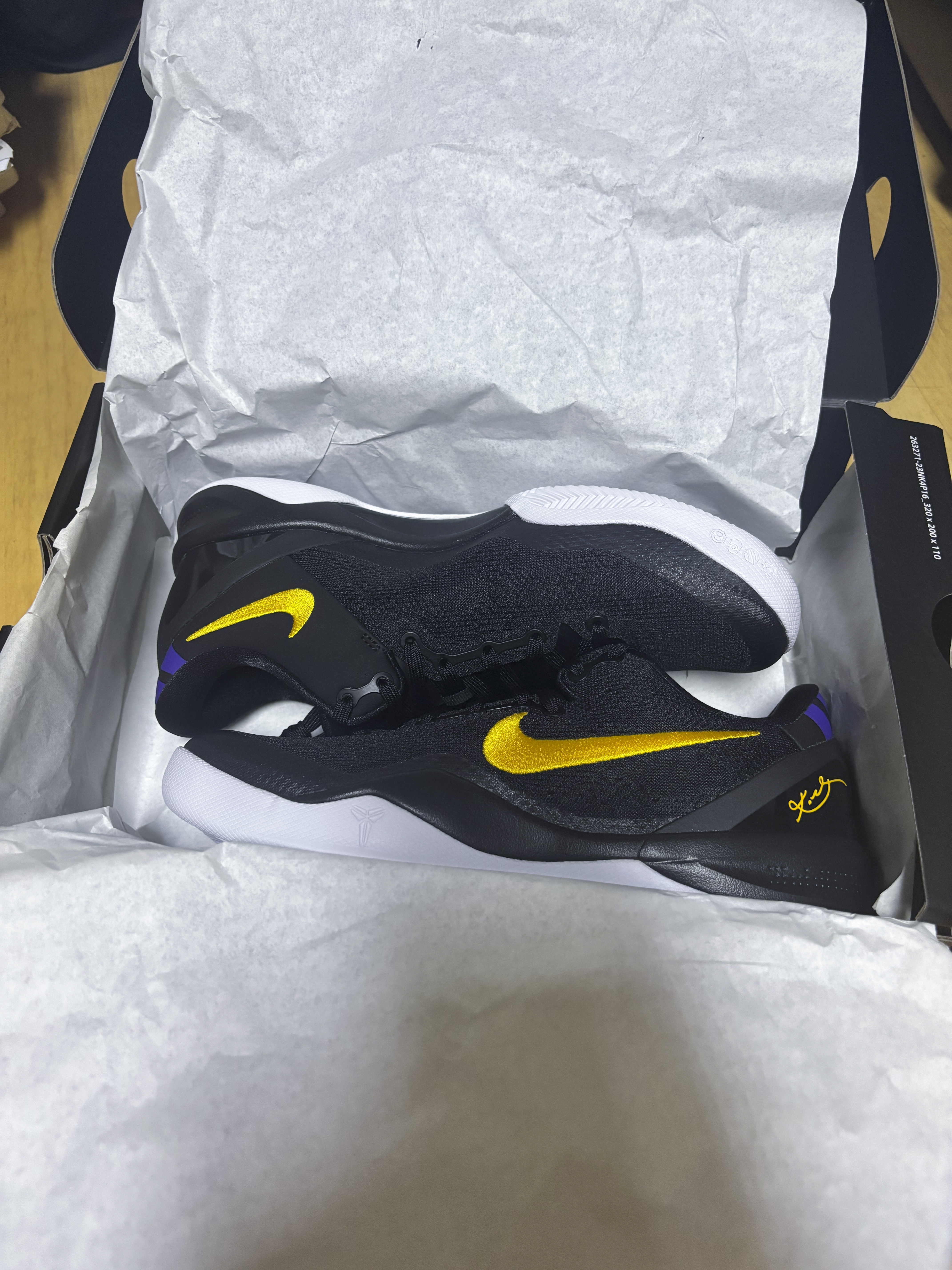 Nike Kobe 8 Protro Black and University Gold 착용 스타일 - 3