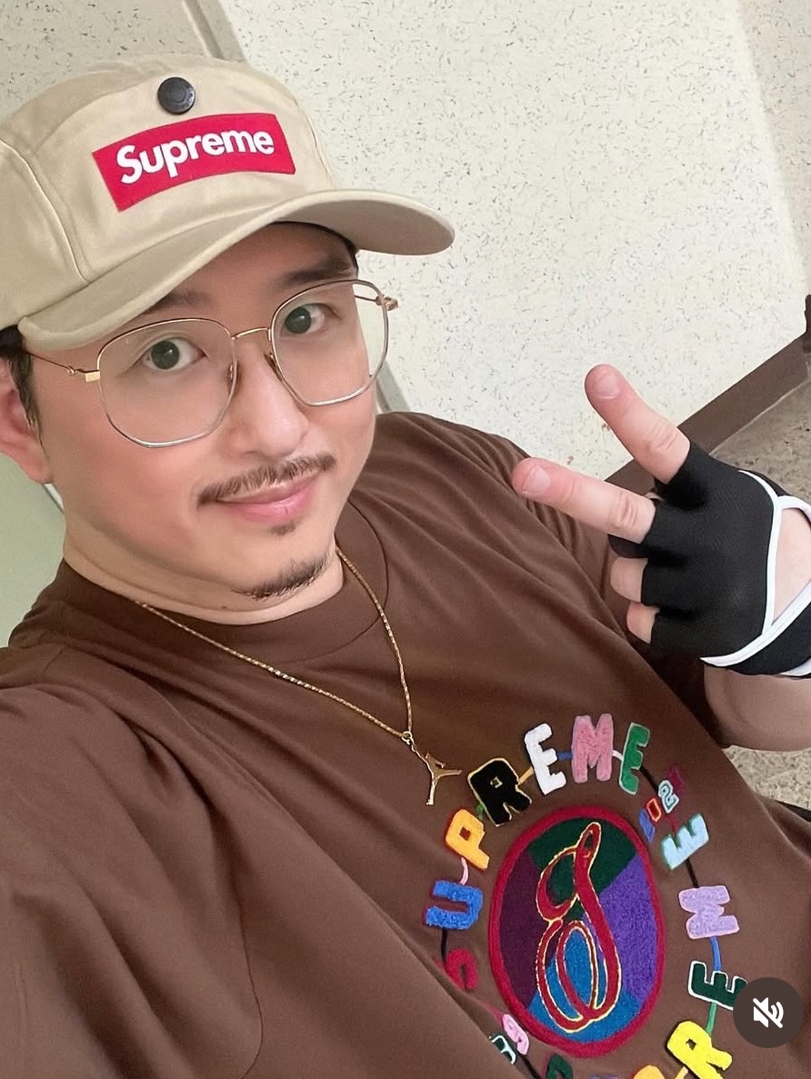 Jordan x Travis Scott Jumpman Jack TR Sail and Dark Mocha, Supreme Snap Pocket Camp Cap Light Tan - 23FW 착용 스타일 - 2