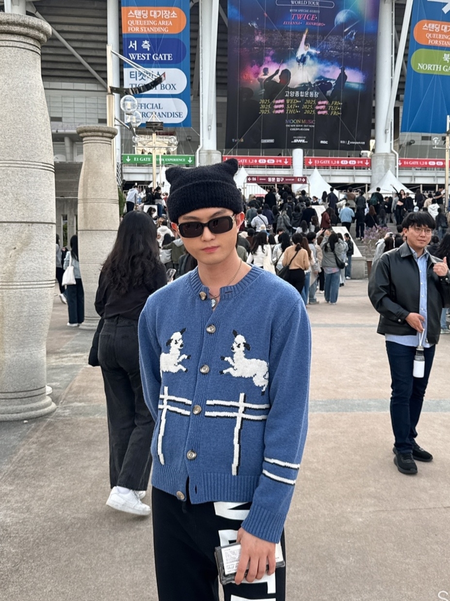 (W) Balenciaga Dynasty Rectangle Sunglasses Black 착용 스타일