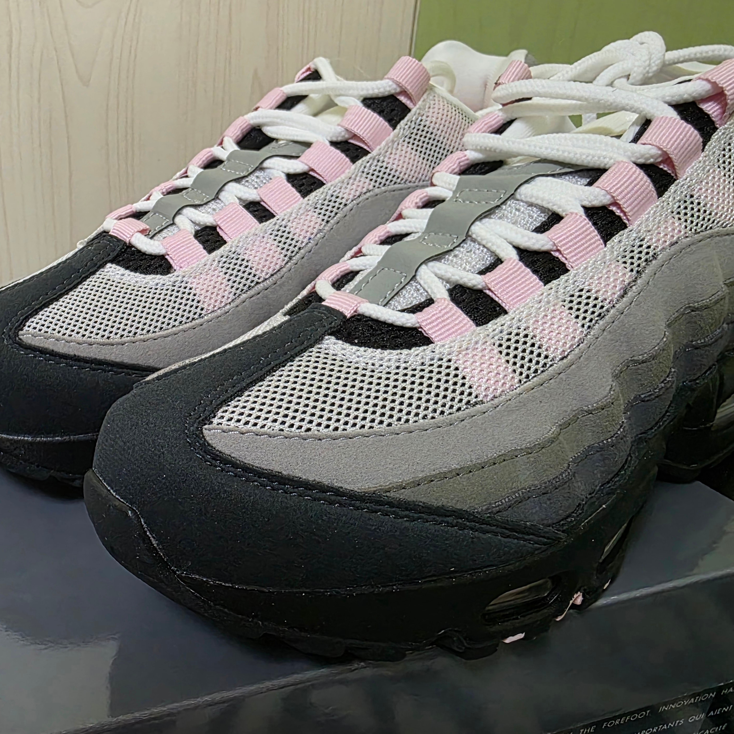 (W) Nike Air Max 95 Pink Foam 착용 스타일 - 2