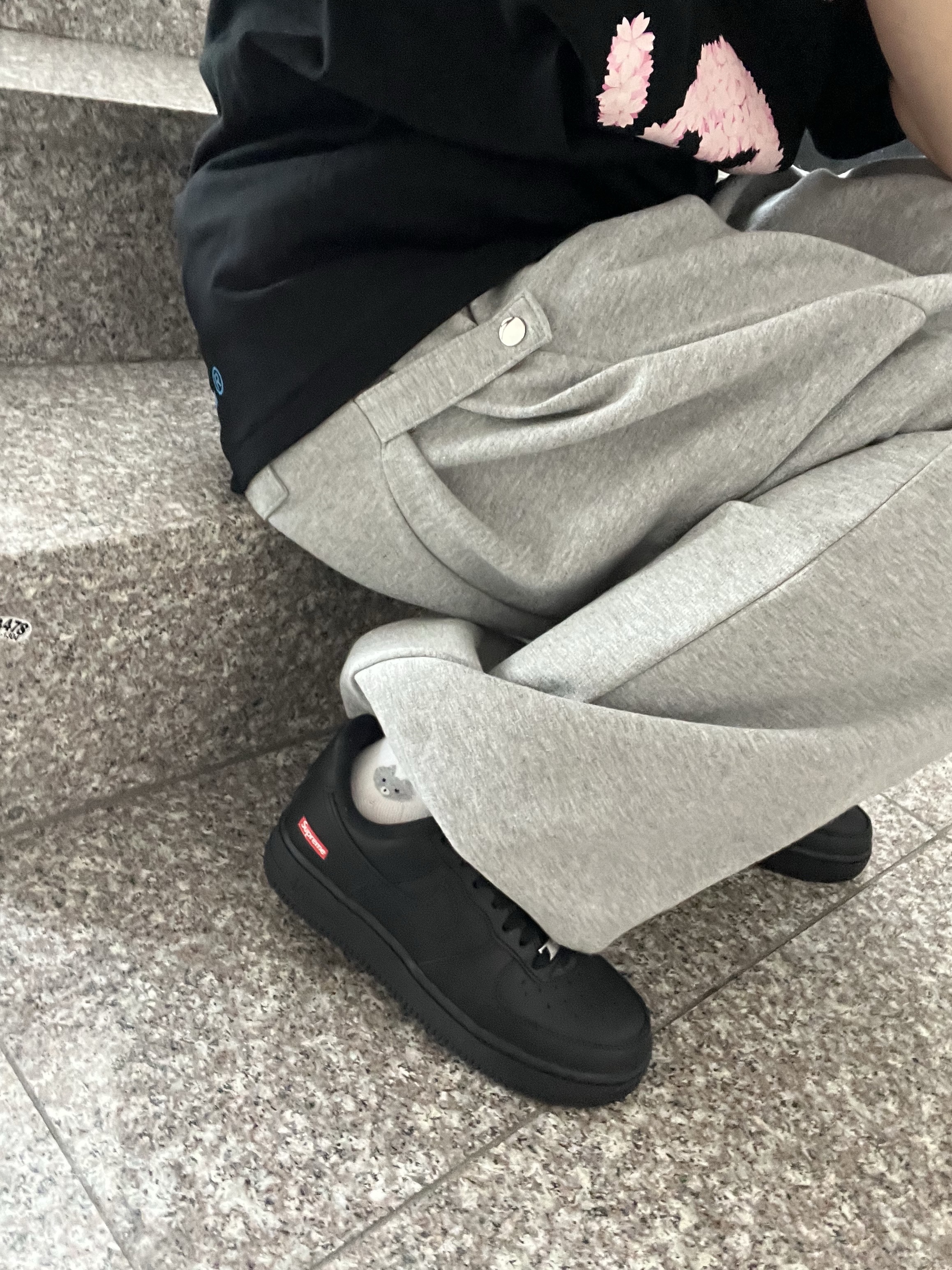 Nike x Supreme Air Force 1 Low Black, Gucci Double G Key Bracelet 925 Sterling Silver with Aged Finish 착용 스타일 - 2