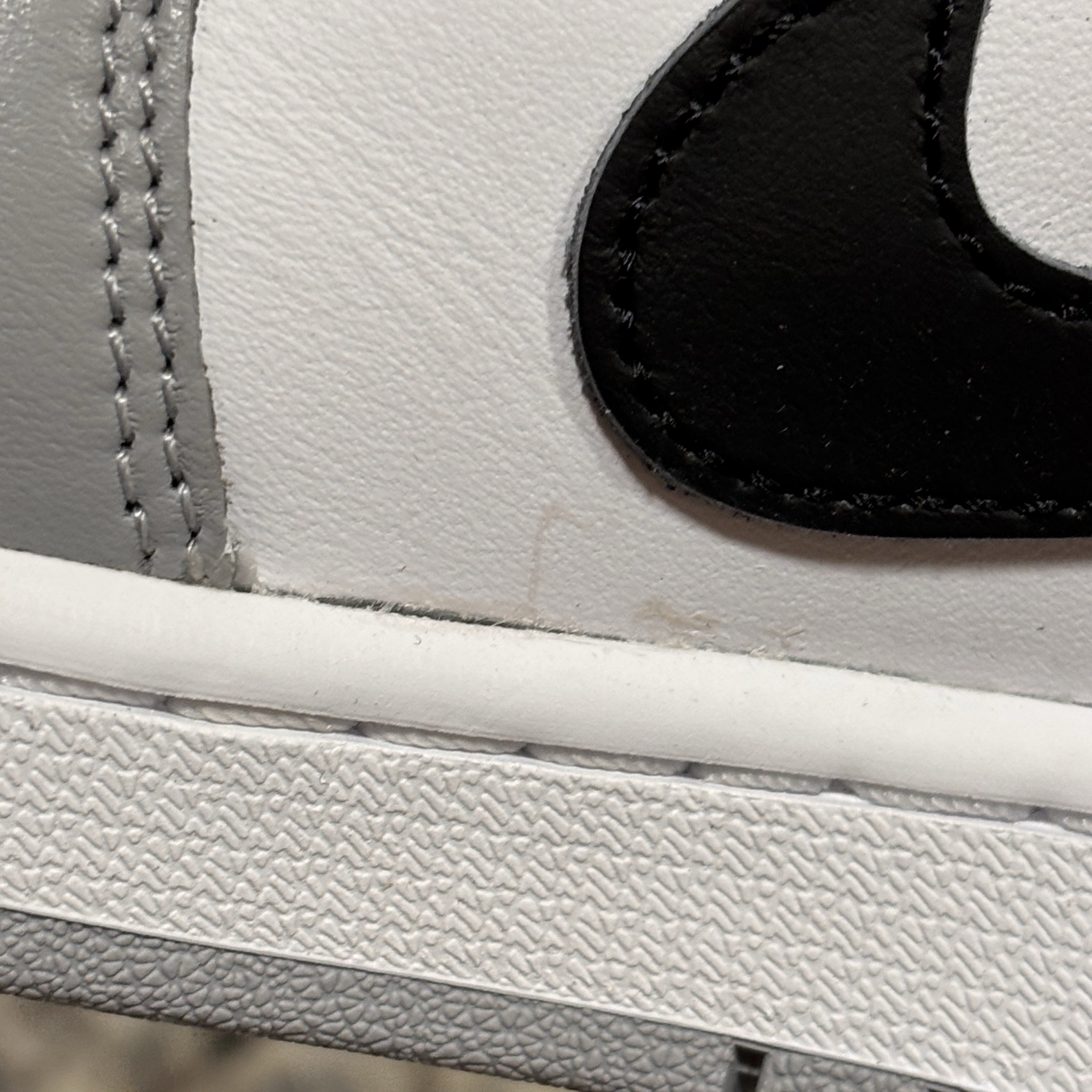 Jordan 1 Retro Low OG Wolf Grey and White 착용 스타일 - 2