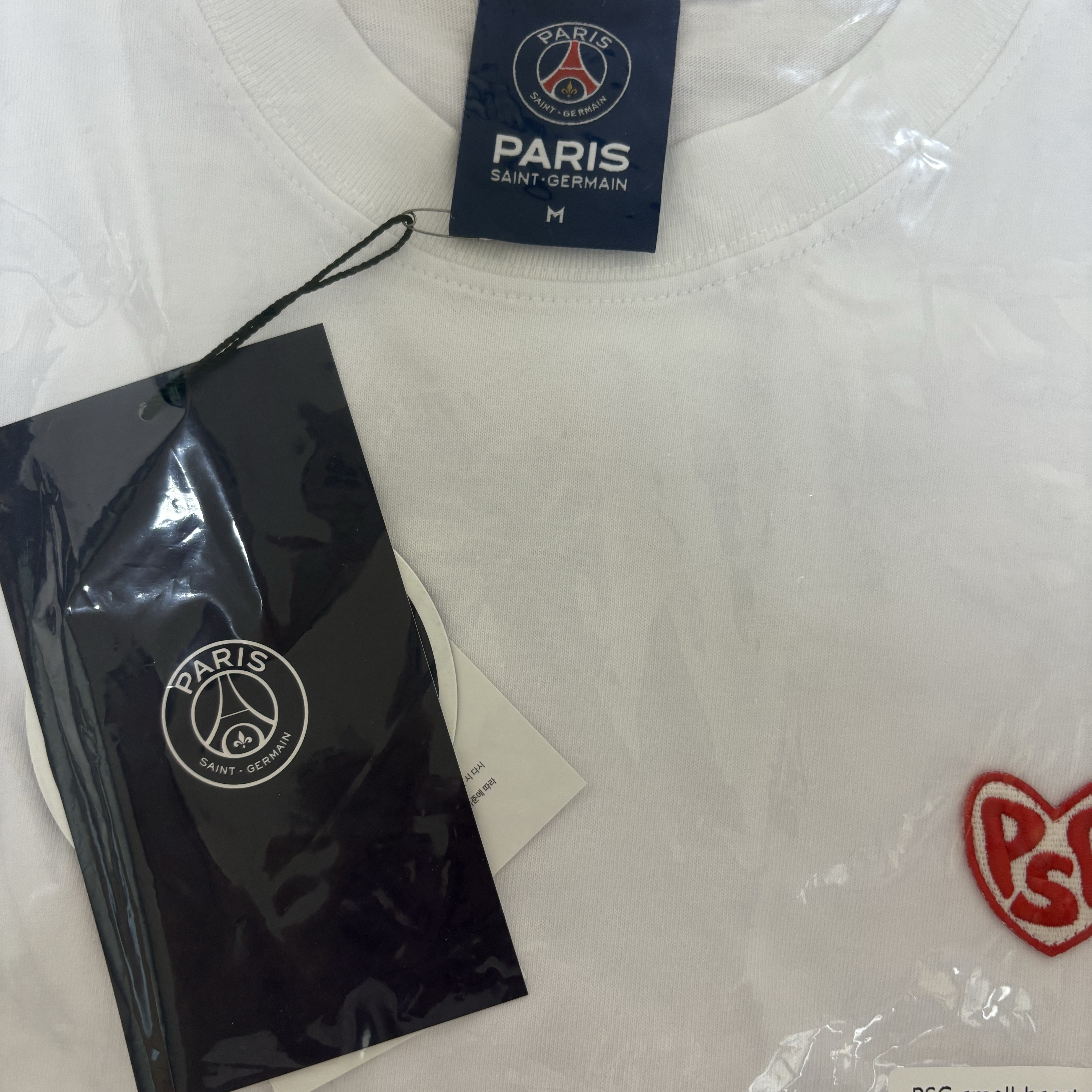 Over The Pitch PSG small heartembroidery crop t 착용 스타일