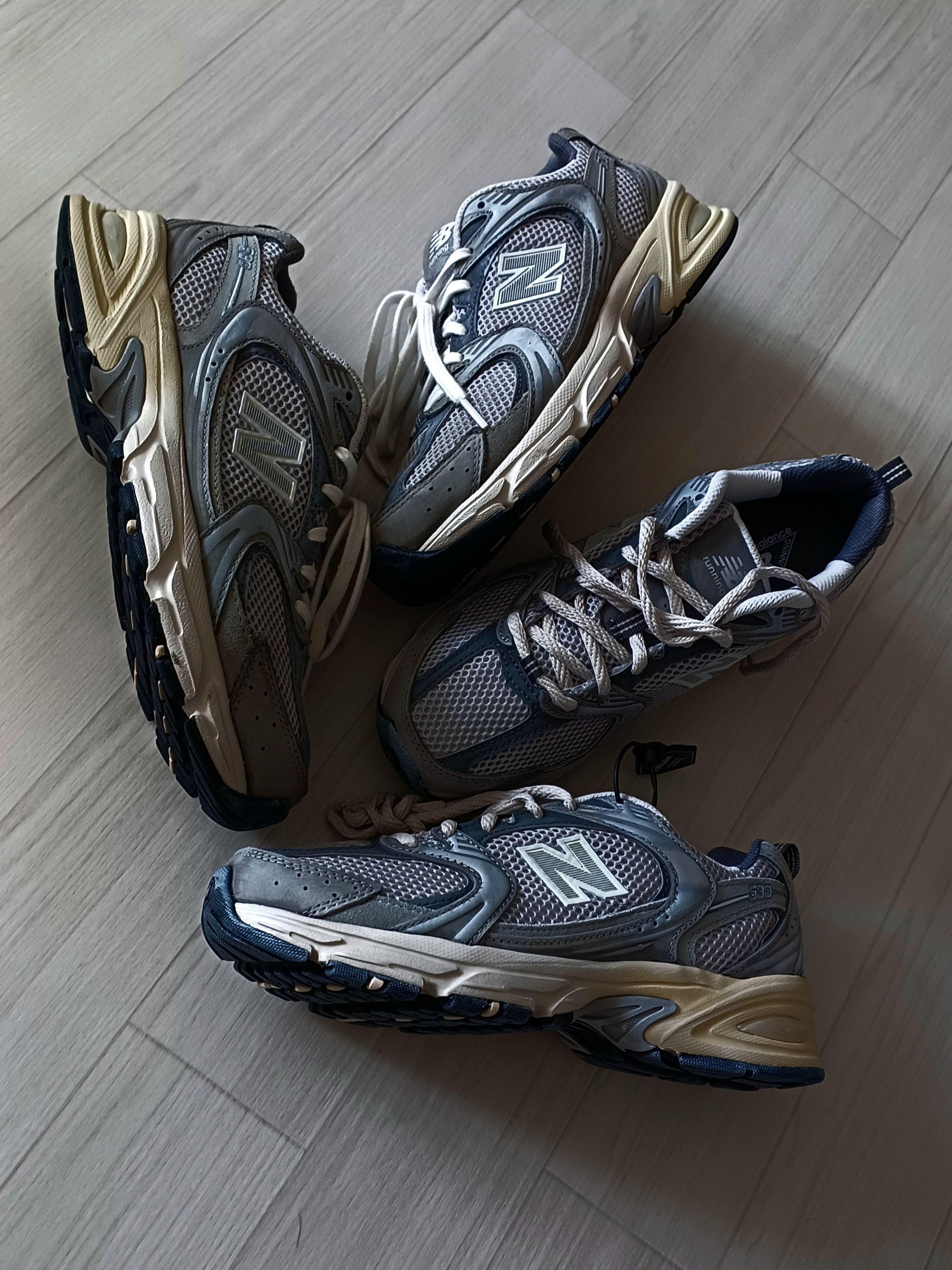 New Balance 530 Premium Vintage Grey Matter 착용 스타일 - 1