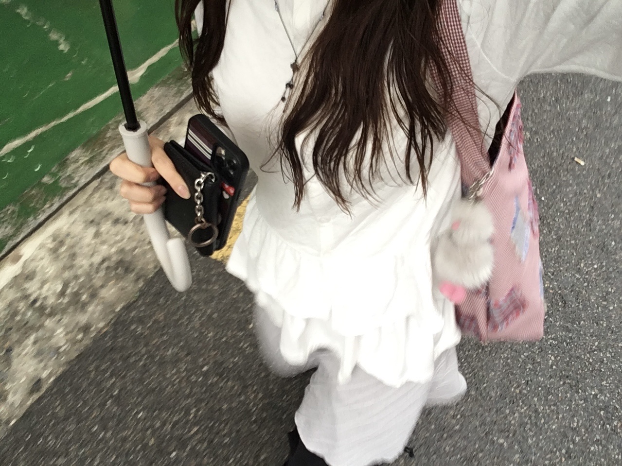Maison Margiela Keyring Calfskin Wallet Black, Cosymosy Mini Bird Keyring Light Gray  - Renewal Ver. 착용 스타일 - 1