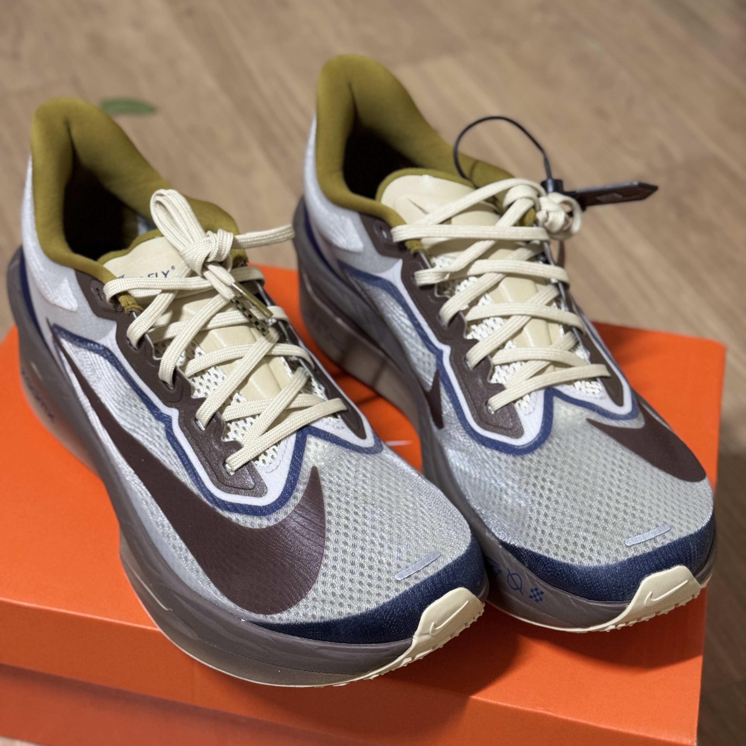 Nike Zoom Fly 6 PRM Light Bone Cave Stone 착용 스타일 - 1